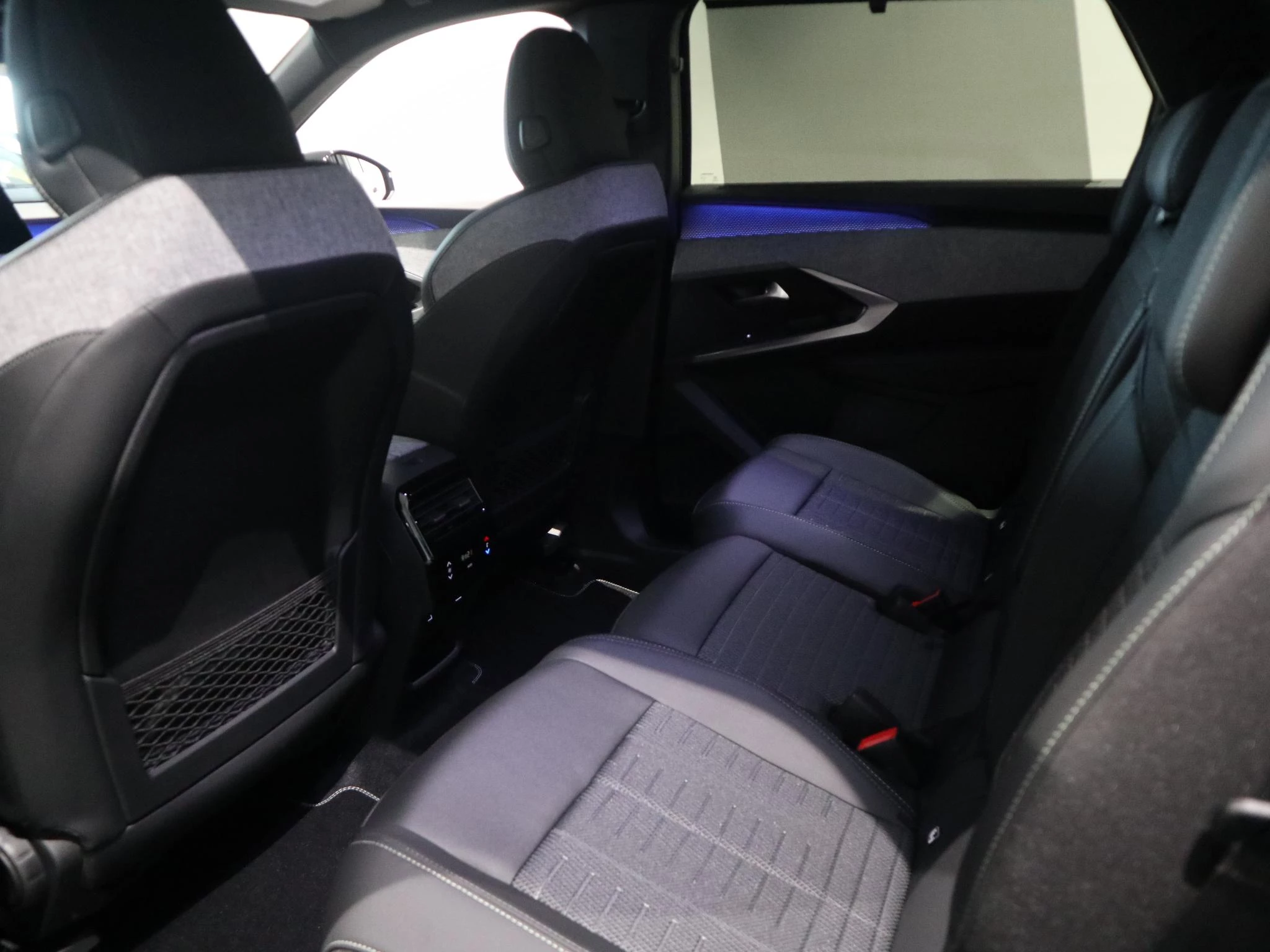 Peugeot-e-5008-image-8