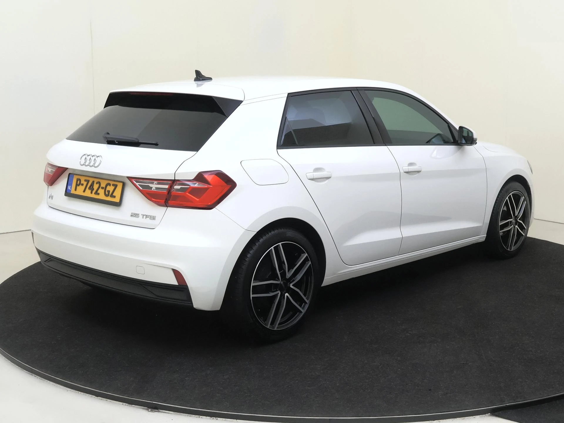 Audi-A1 Sportback-image-3