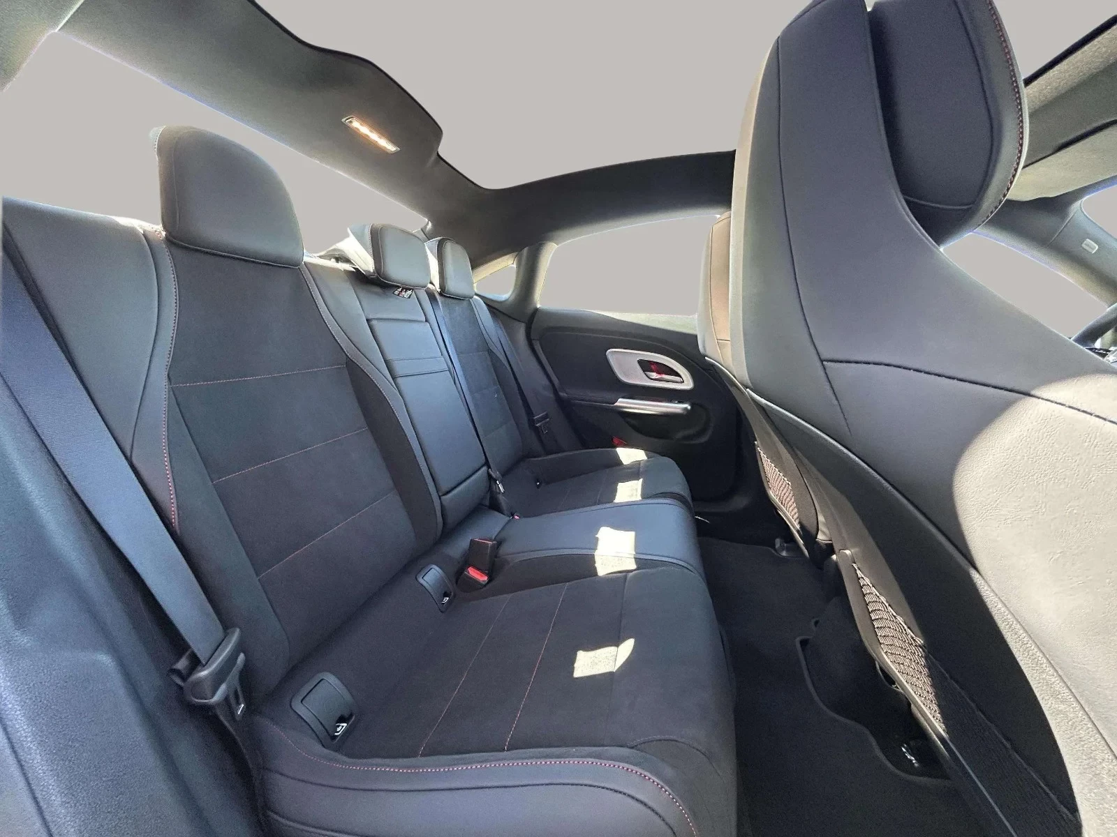 Mercedes-Benz-CLA-image-21