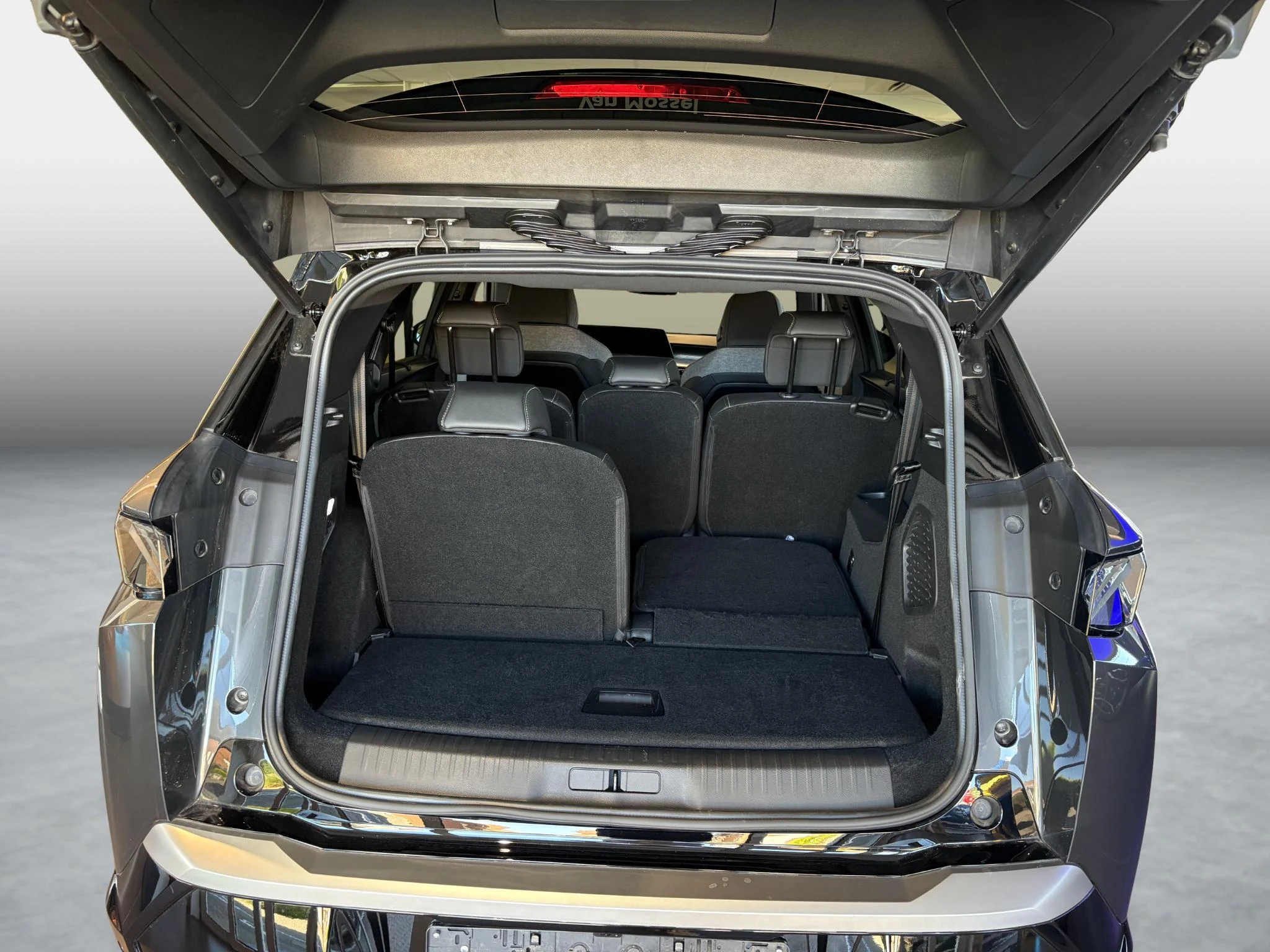 Peugeot-e-5008-image-18