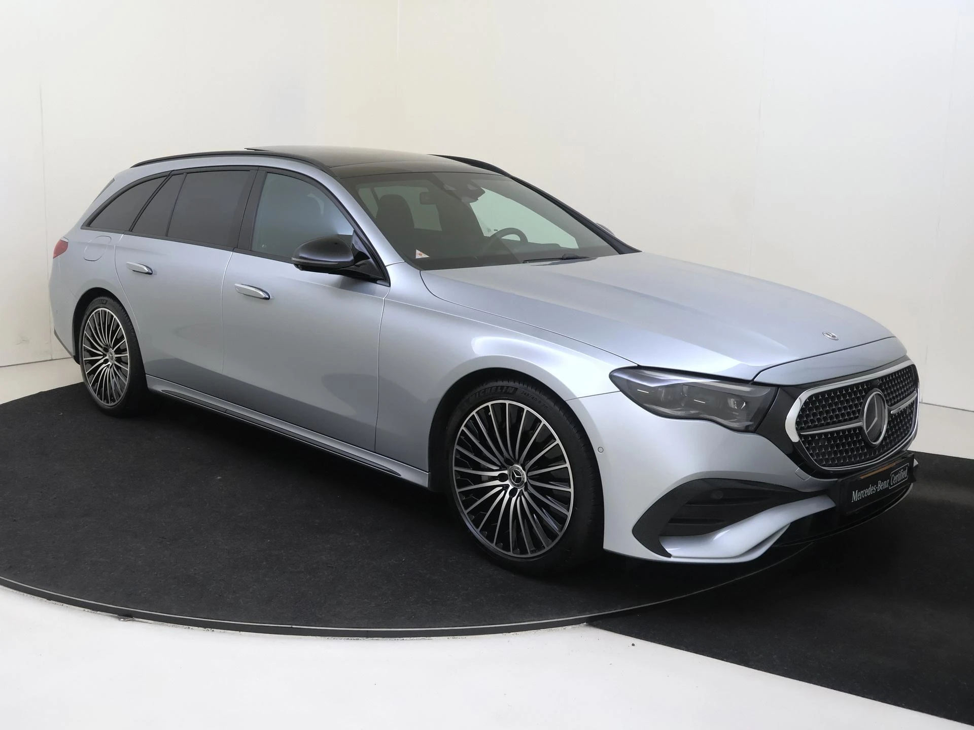 Mercedes-Benz-E-Klasse-image-1