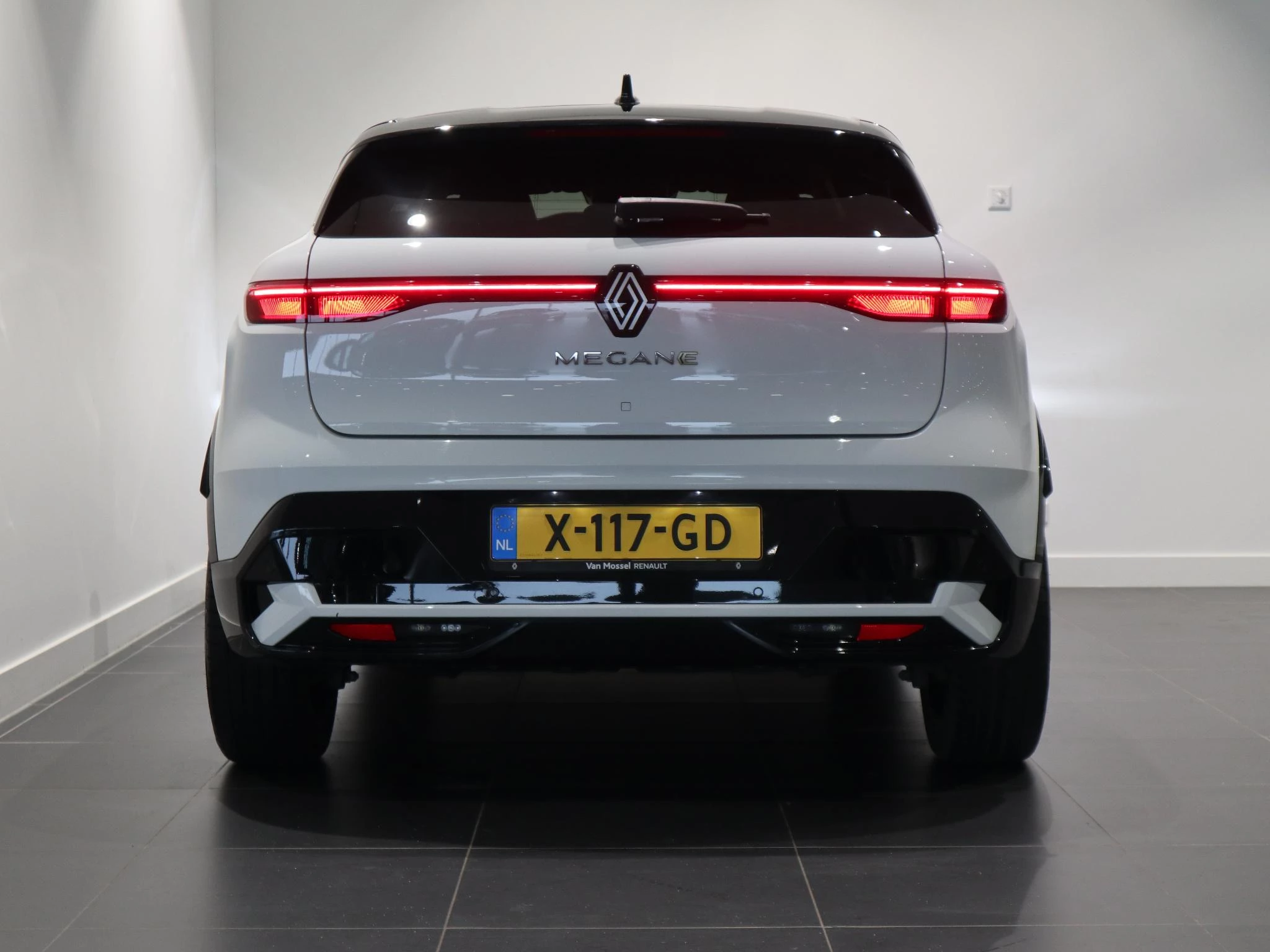 Renault-Megane E-Tech-image-4