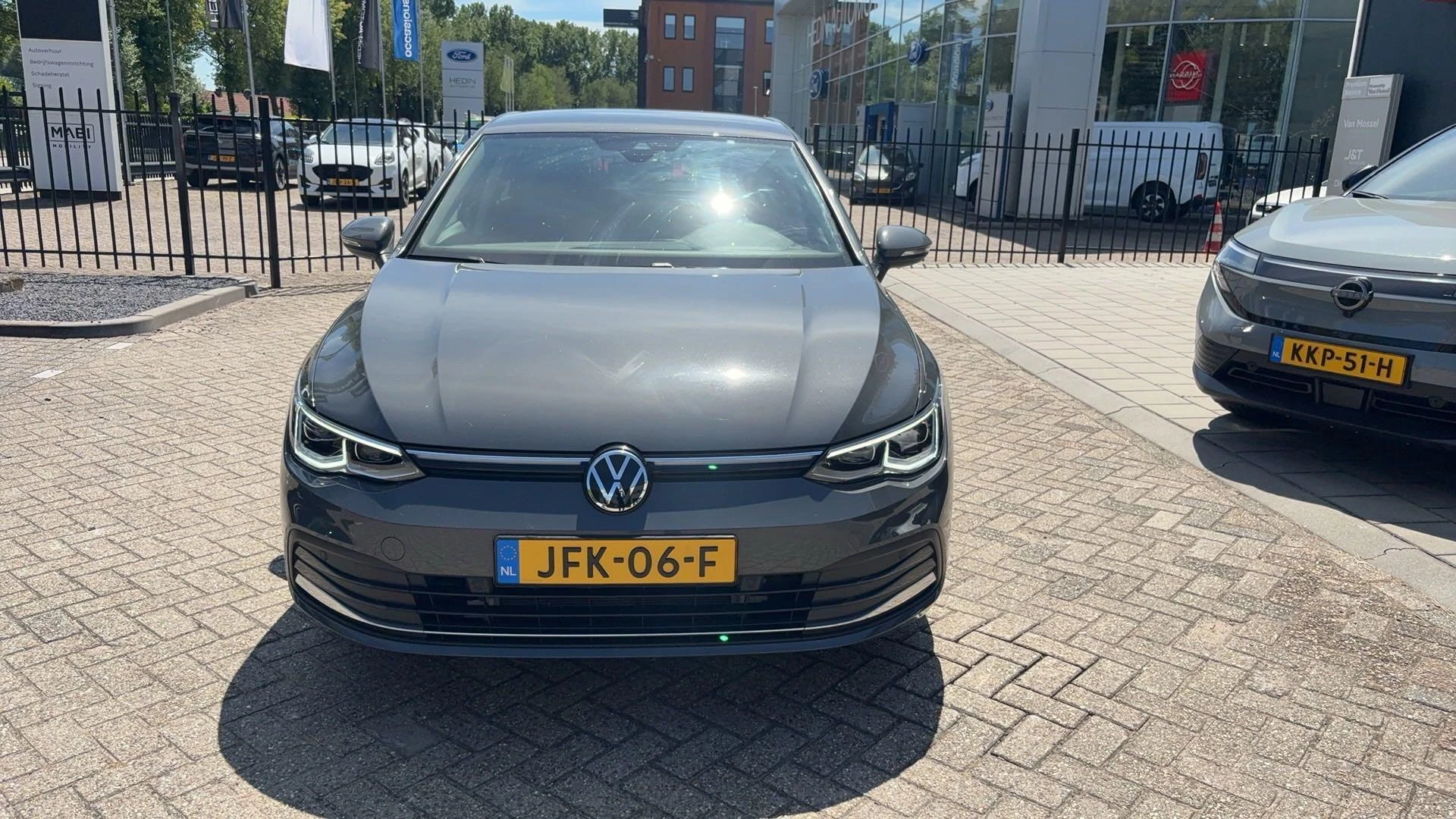 Volkswagen-Golf-image-1