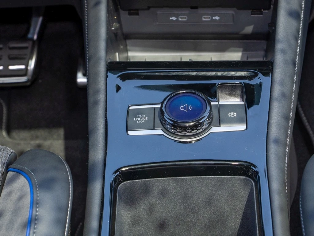 Volkswagen-Tiguan-image-12