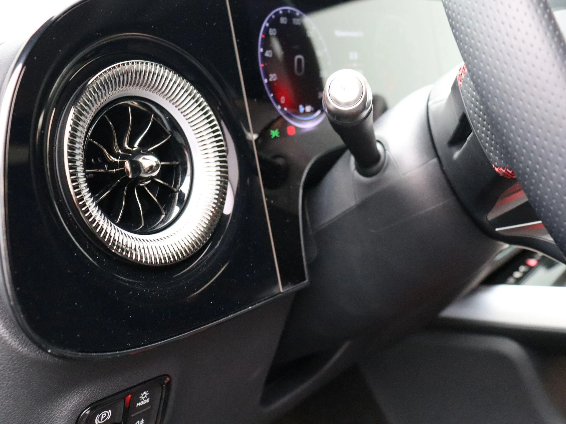 Mercedes-Benz-CLA-image-11