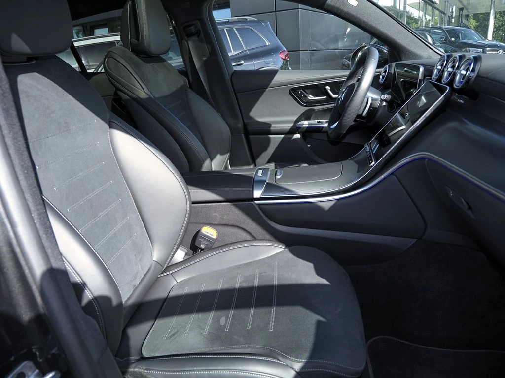 Mercedes-Benz-GLC 220 d-image-11