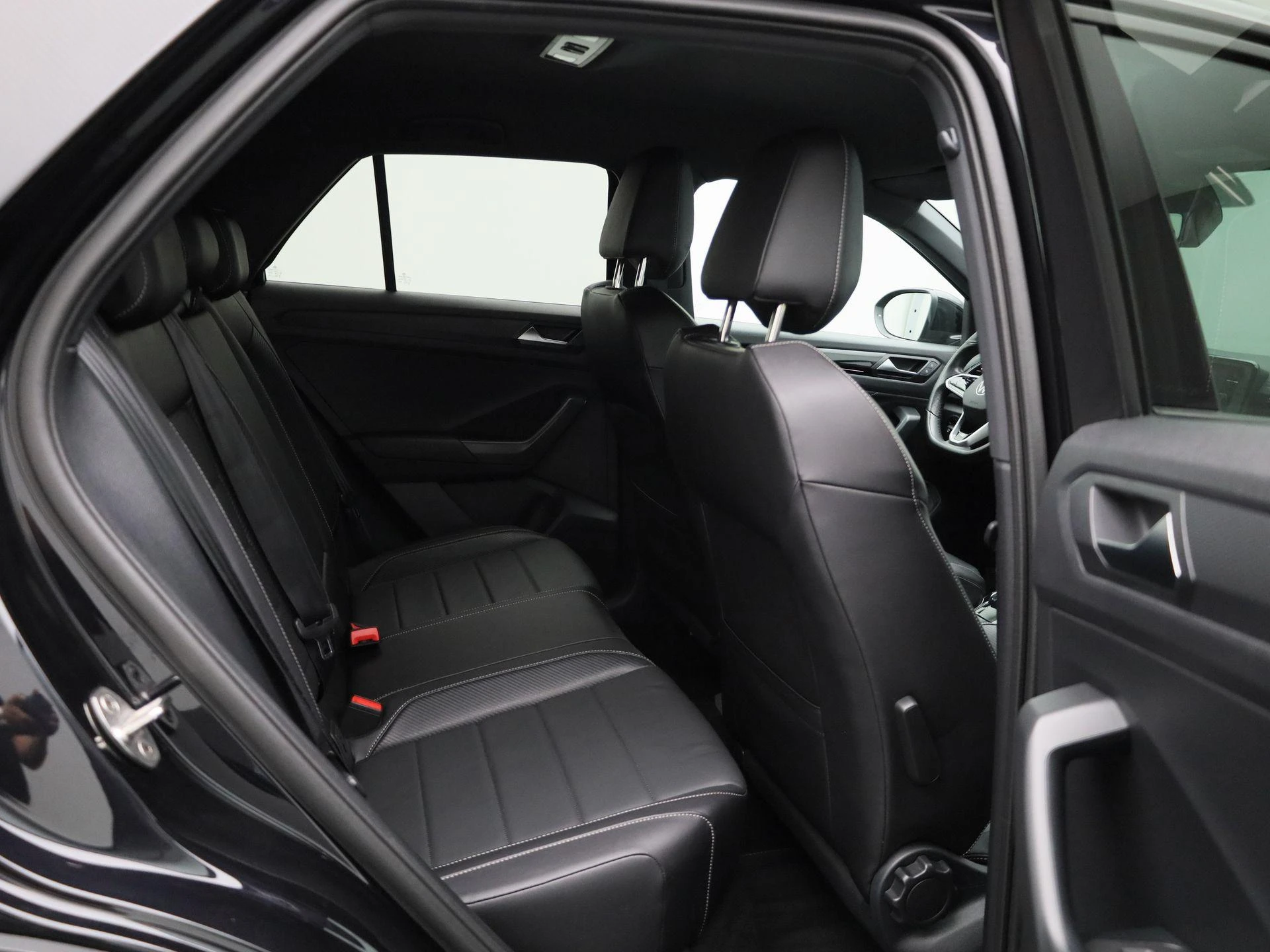Volkswagen-T-Roc-image-43