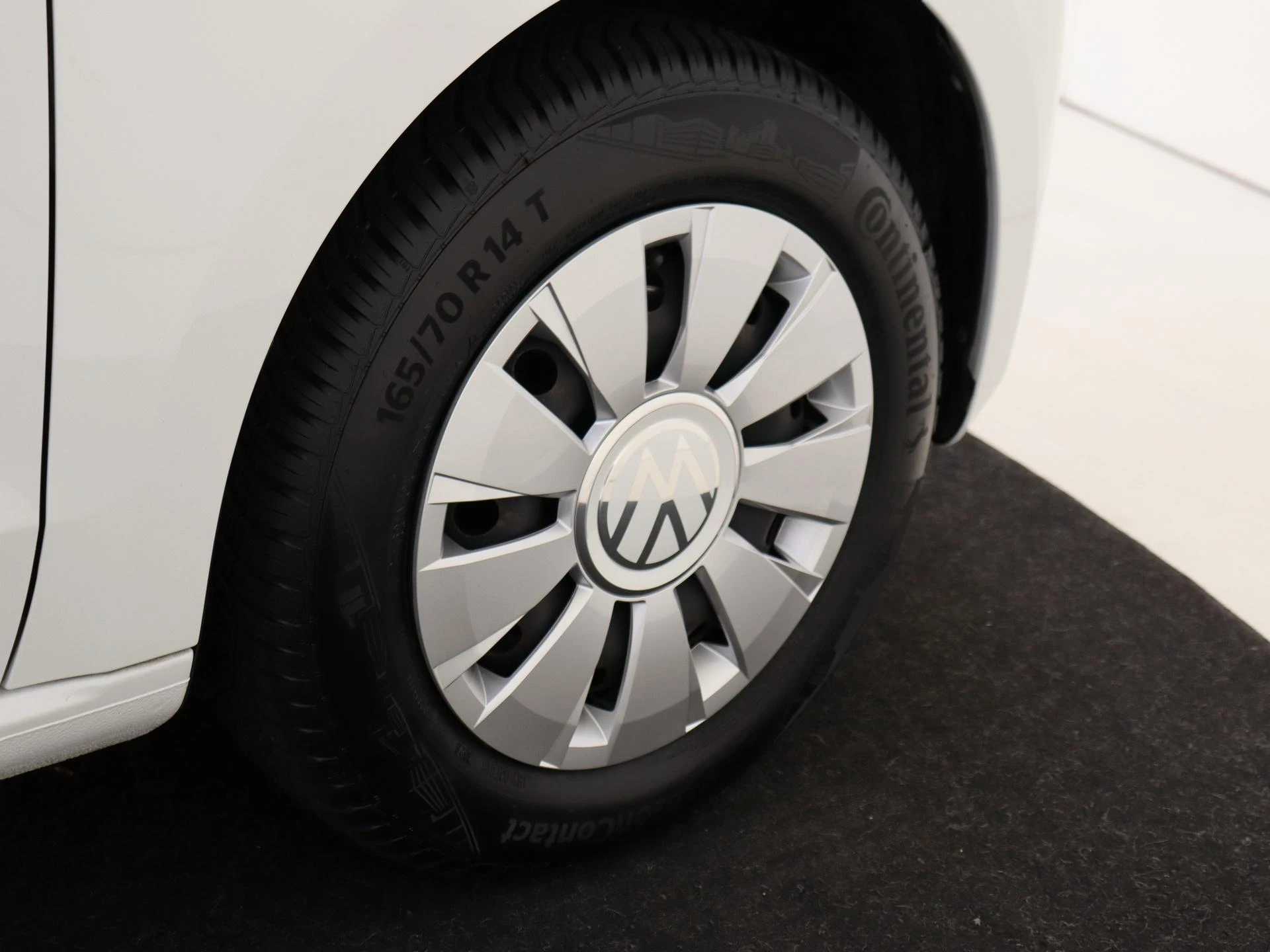 Volkswagen-up!-image-21