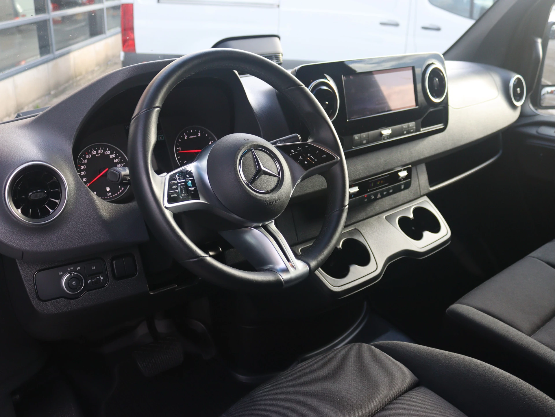 Mercedes-Benz-Sprinter-image-3