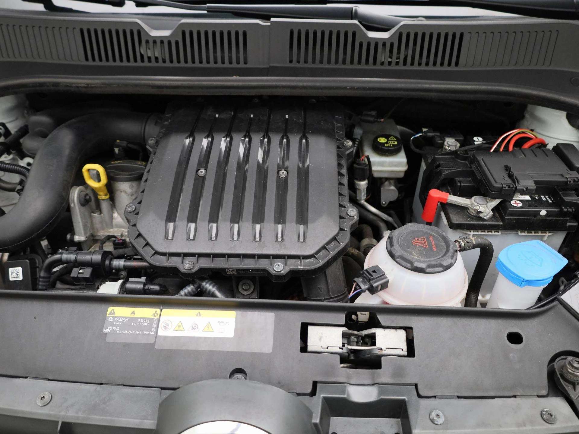 Volkswagen-up!-image-23