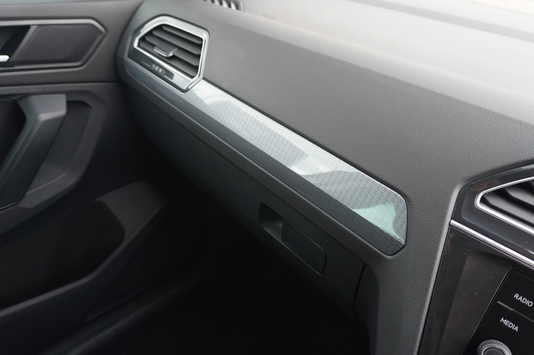 Volkswagen-Tiguan-image-28