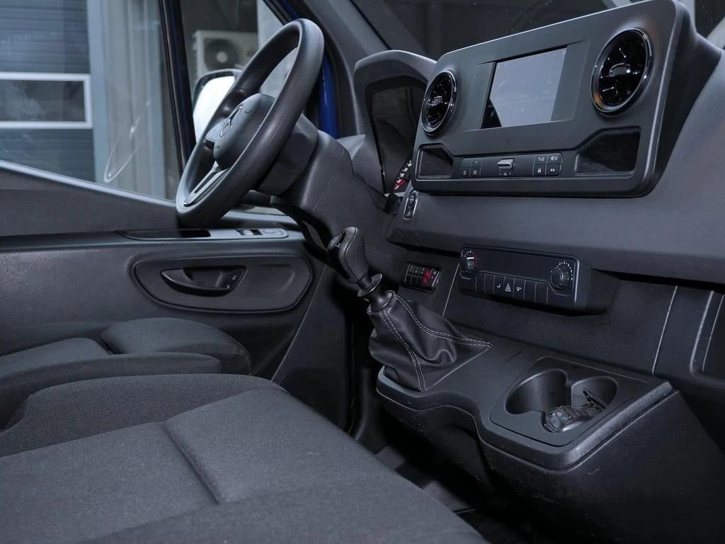 Mercedes-Benz-Sprinter 519-image-8