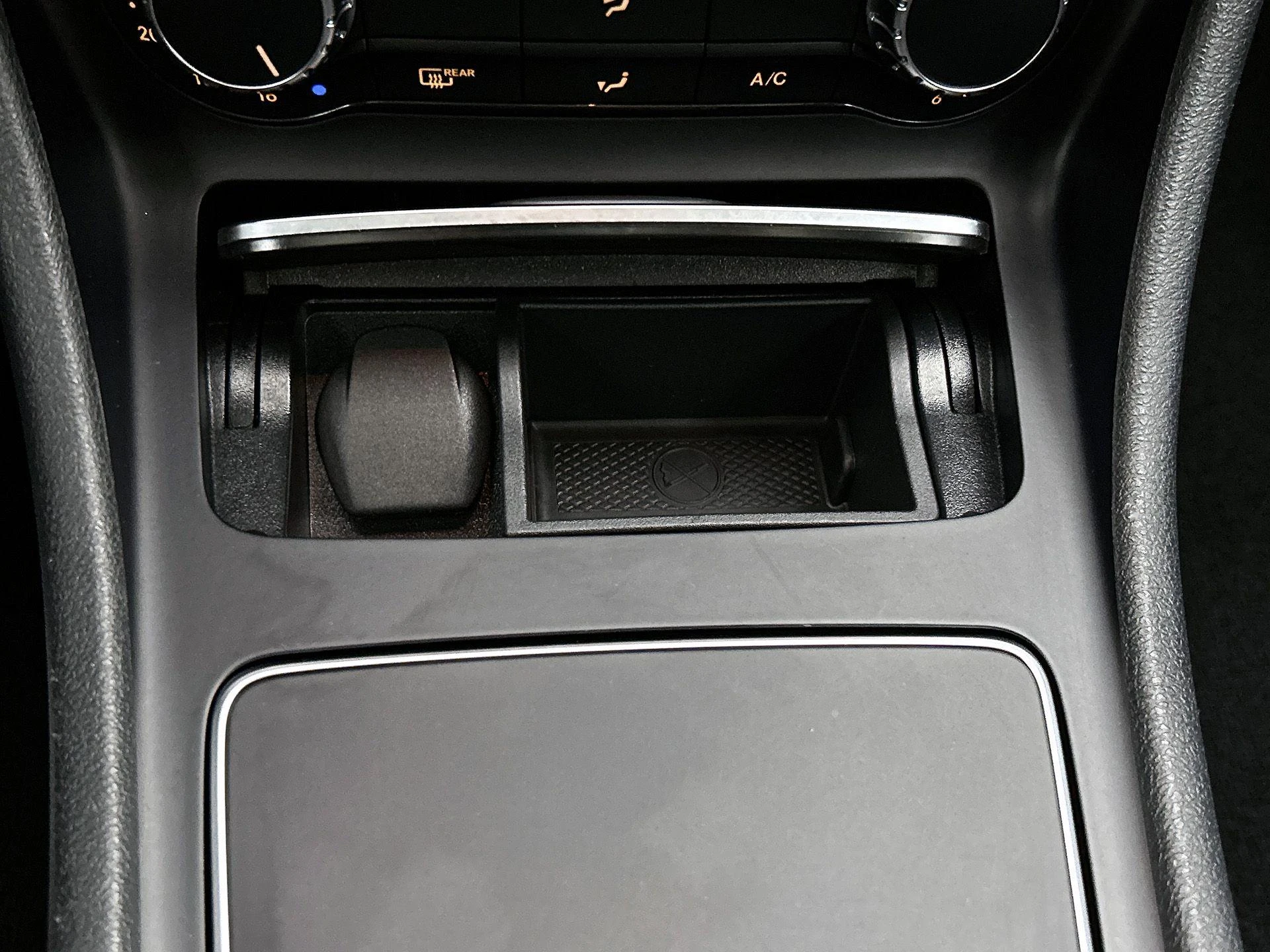 Mercedes-Benz-CLA-image-30