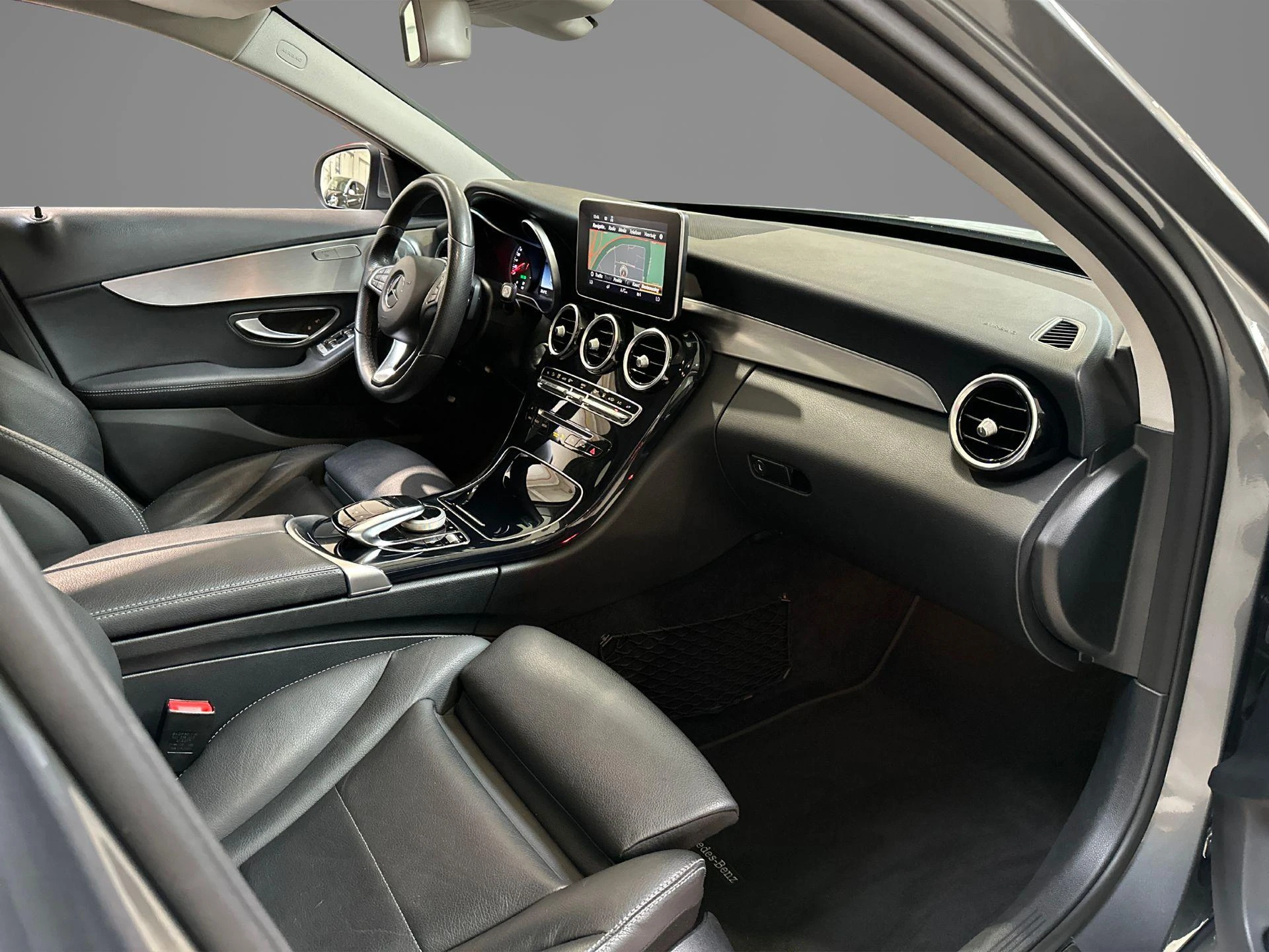 Mercedes-Benz-C-Klasse-image-15