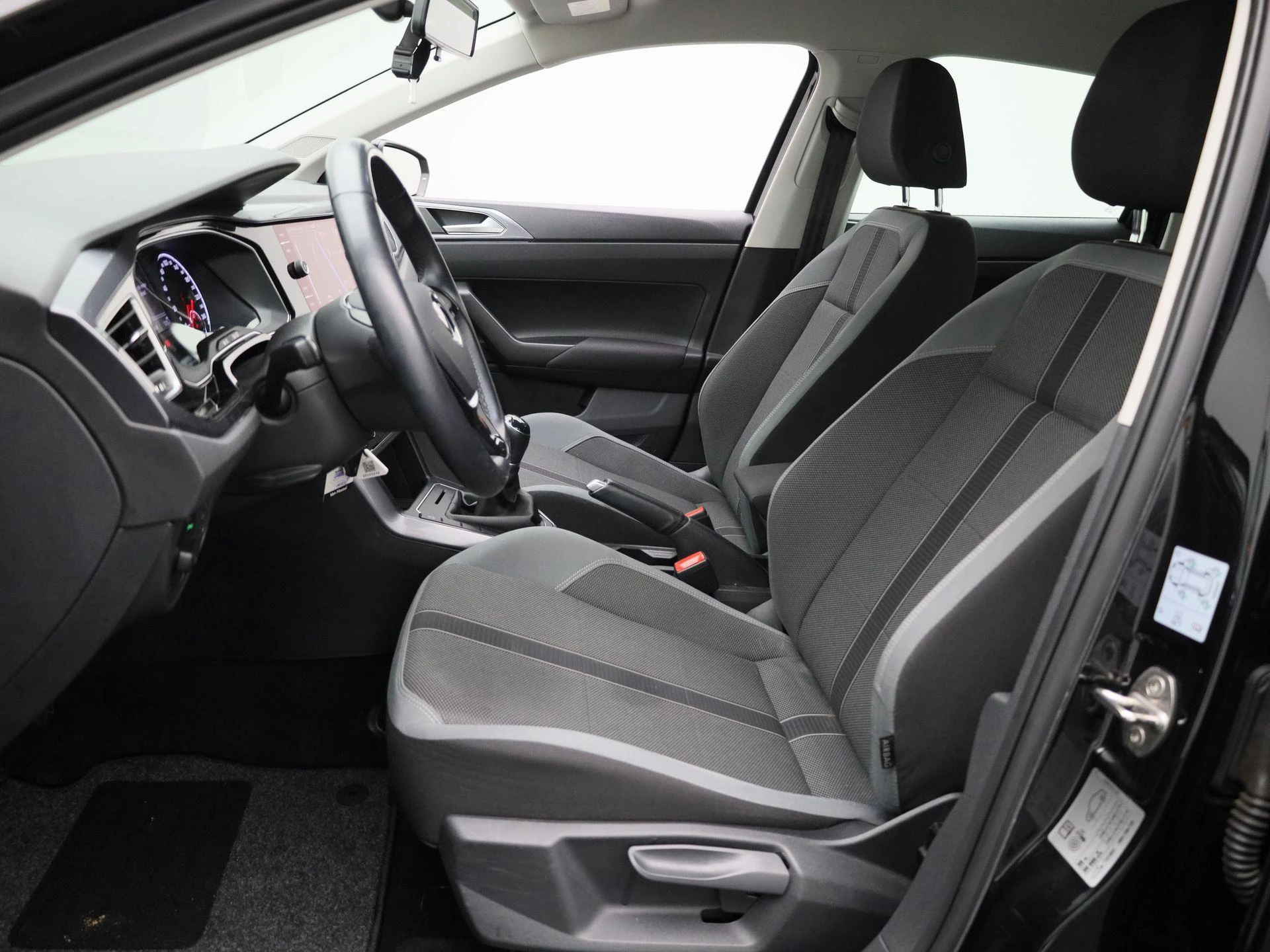 Volkswagen-Polo-image-10