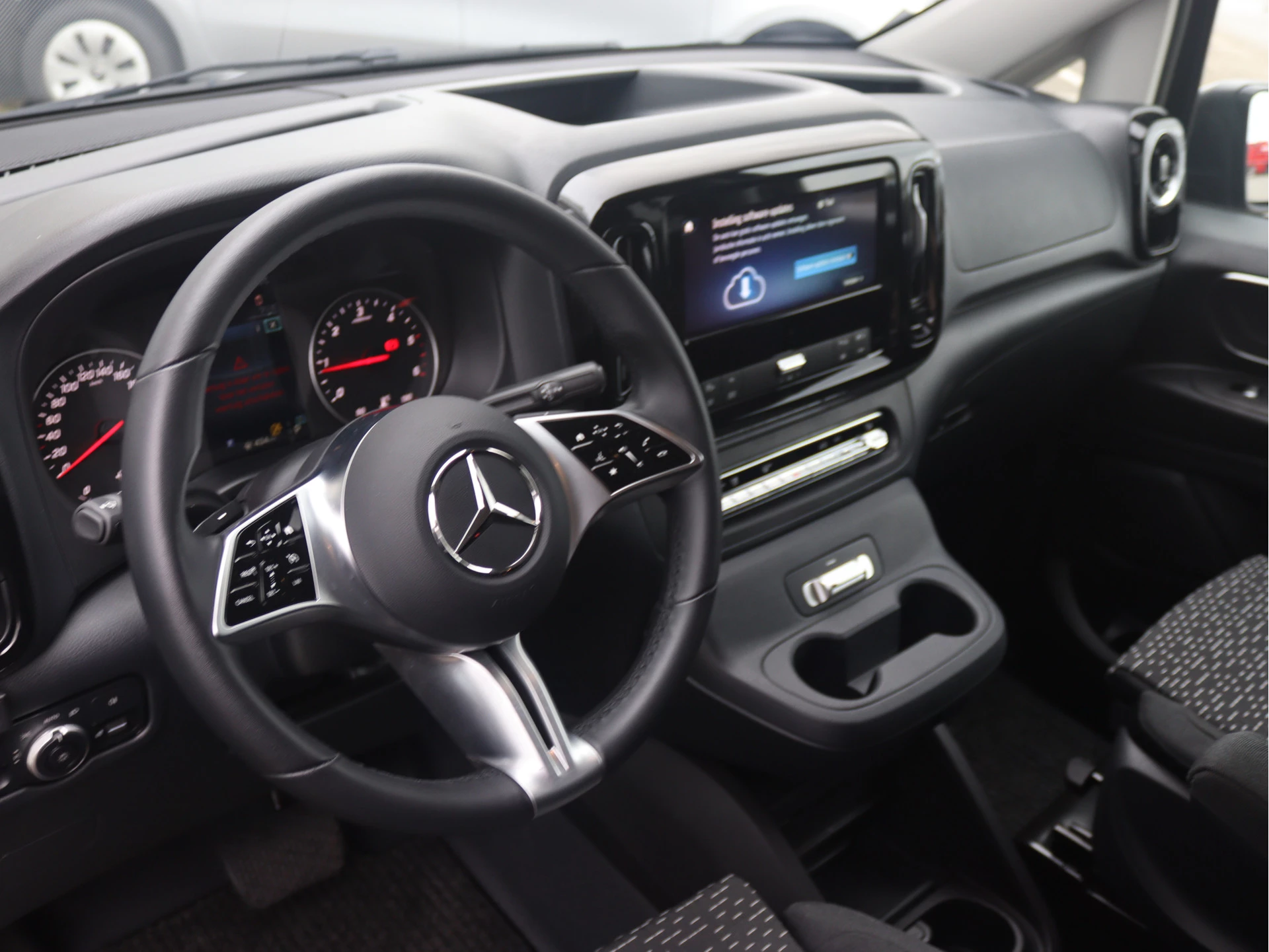 Mercedes-Benz-Vito-image-3