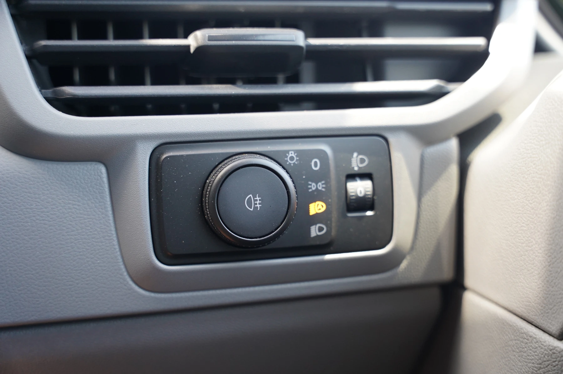 Volkswagen-Transporter-image-16