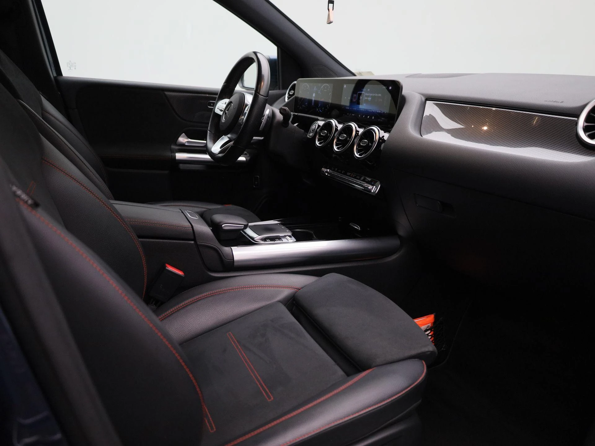 Mercedes-Benz-B-Klasse-image-32