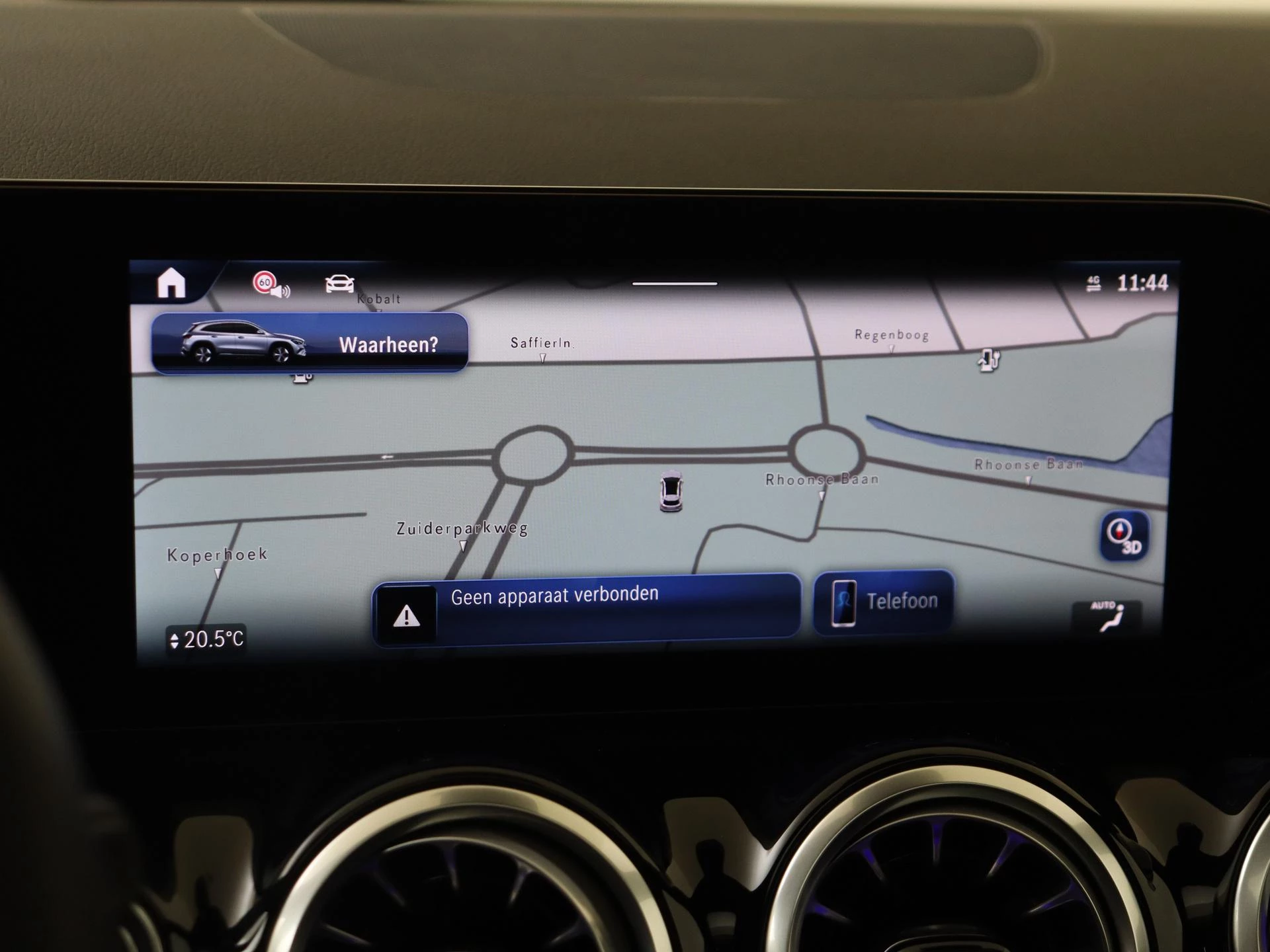 Mercedes-Benz-GLA-image-16