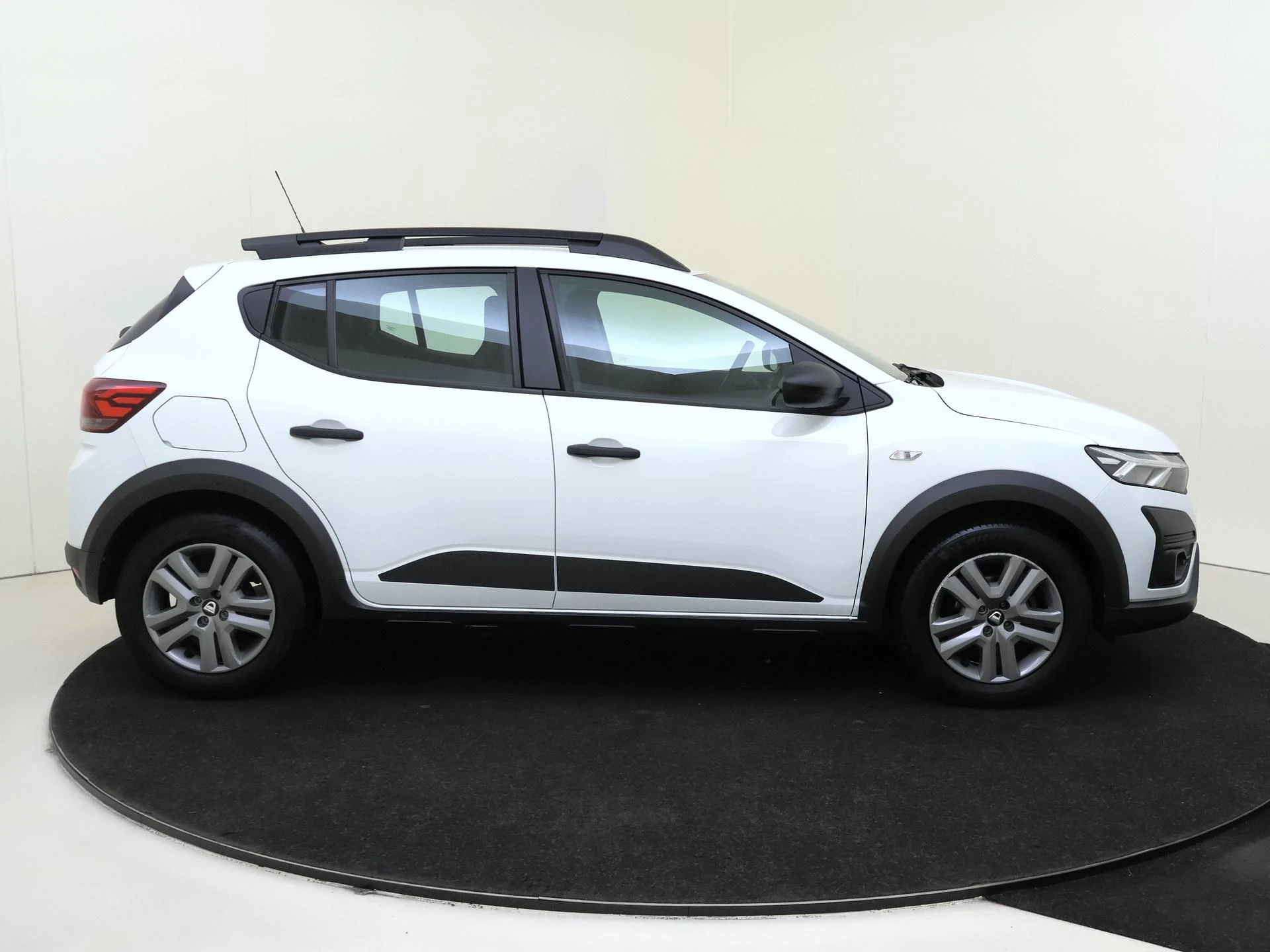 Dacia-Sandero Stepway-image-8