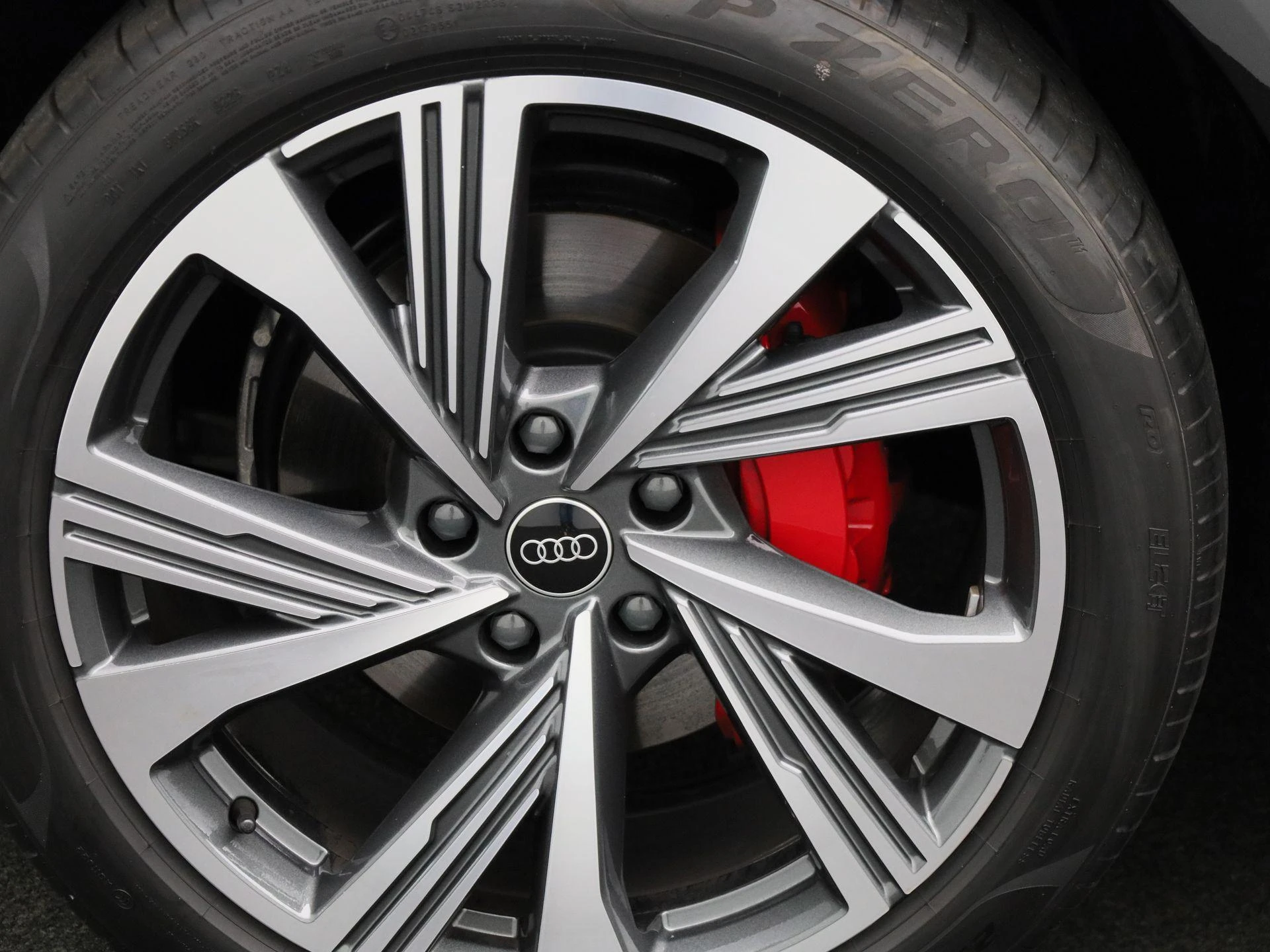 Audi-Q6 e-tron-image-6
