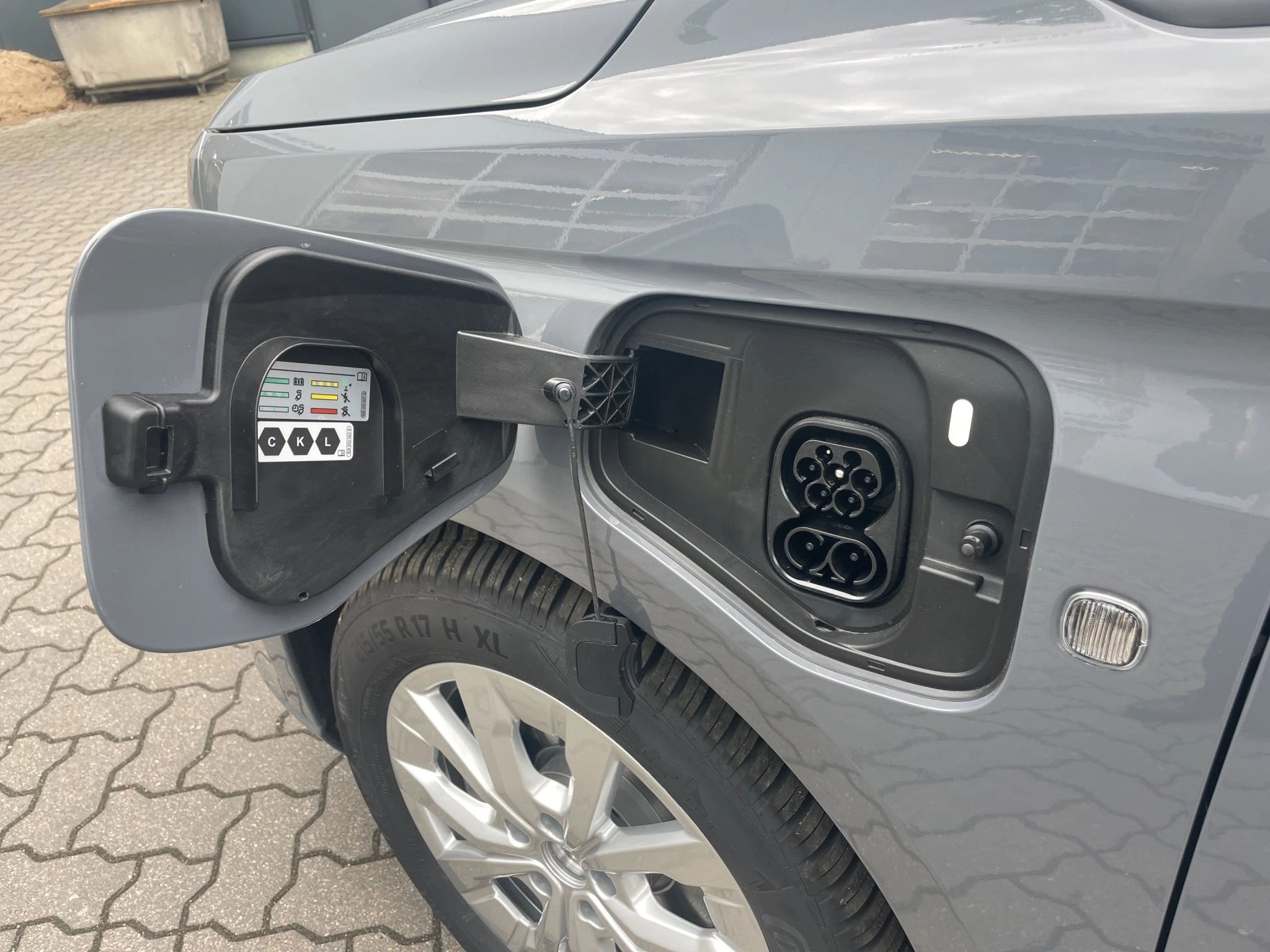Ford Tourneo Connect Titanium Langer Radstand (L2). Grand 1.5 l EcoBoost PHEV. 6-Gang-Automatikgetriebe.