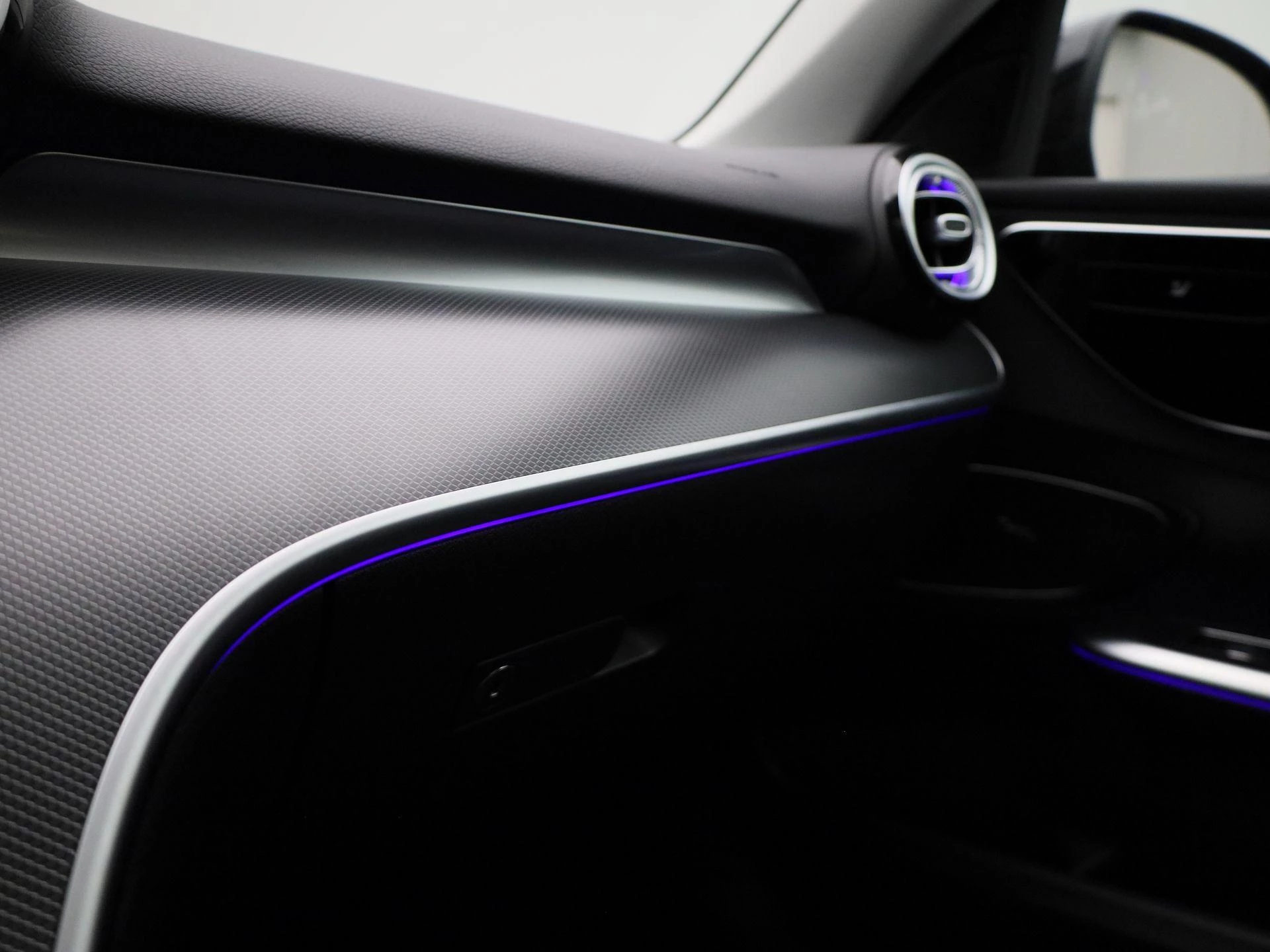 Mercedes-Benz-C-Klasse-image-18