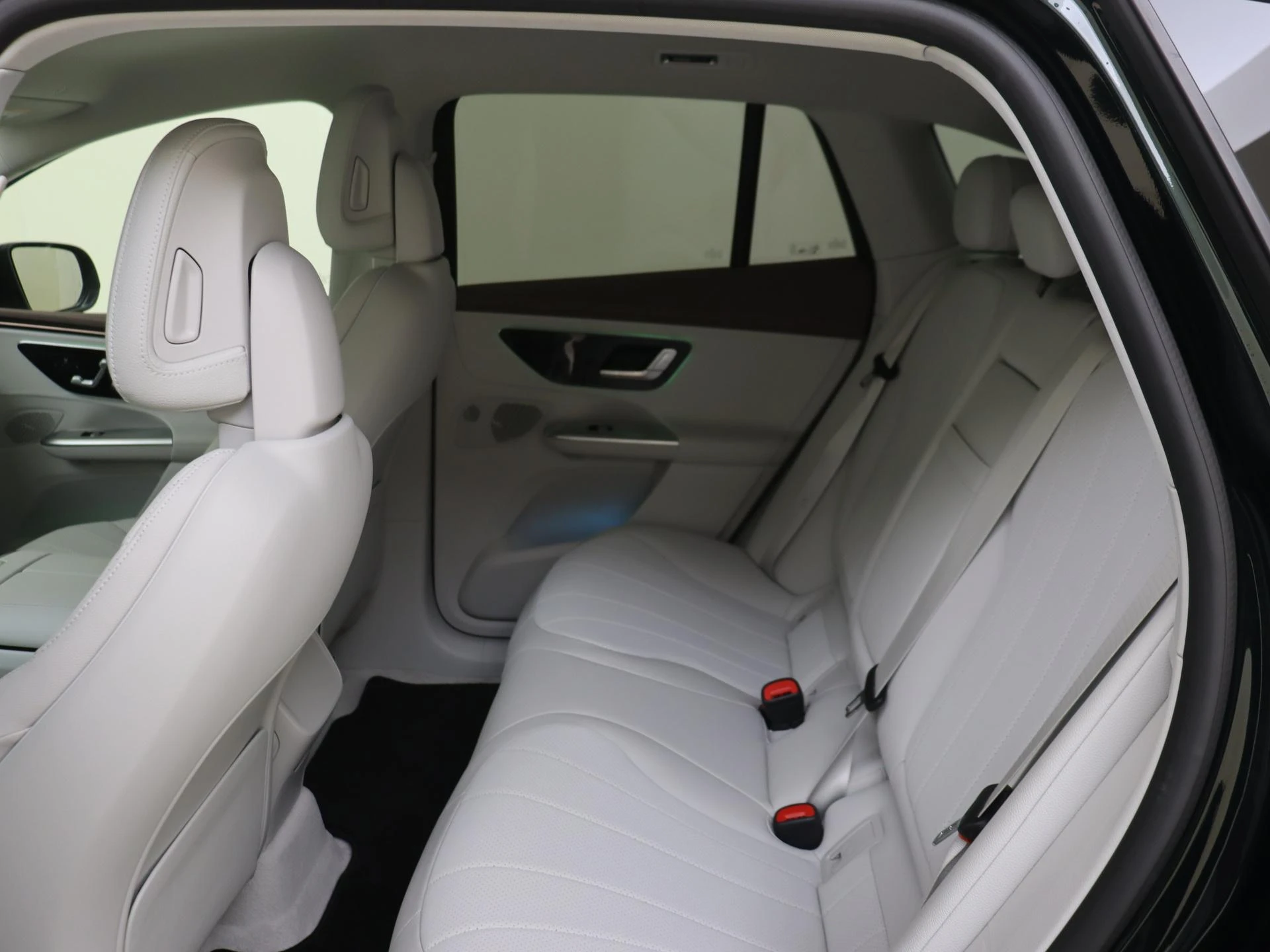 Mercedes-Benz-EQE-image-6