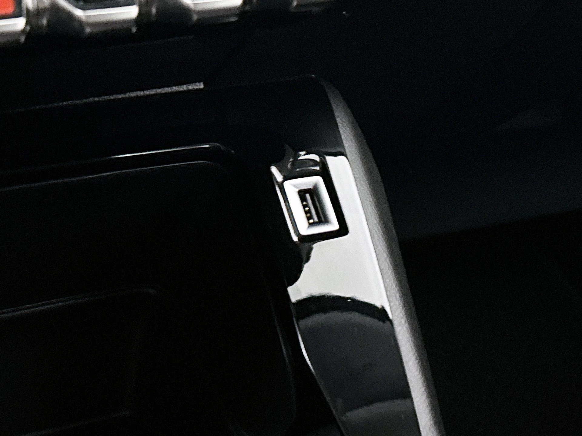 Peugeot-e-208-image-34