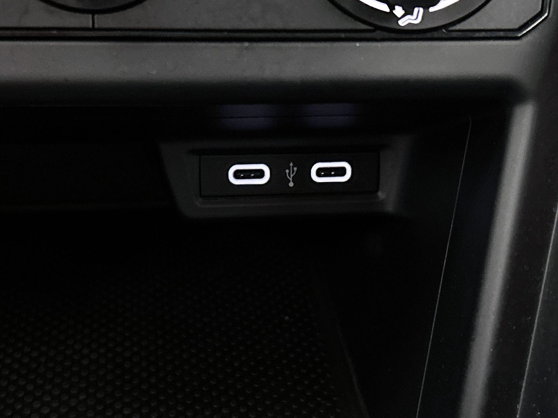 Volkswagen-Polo-image-31