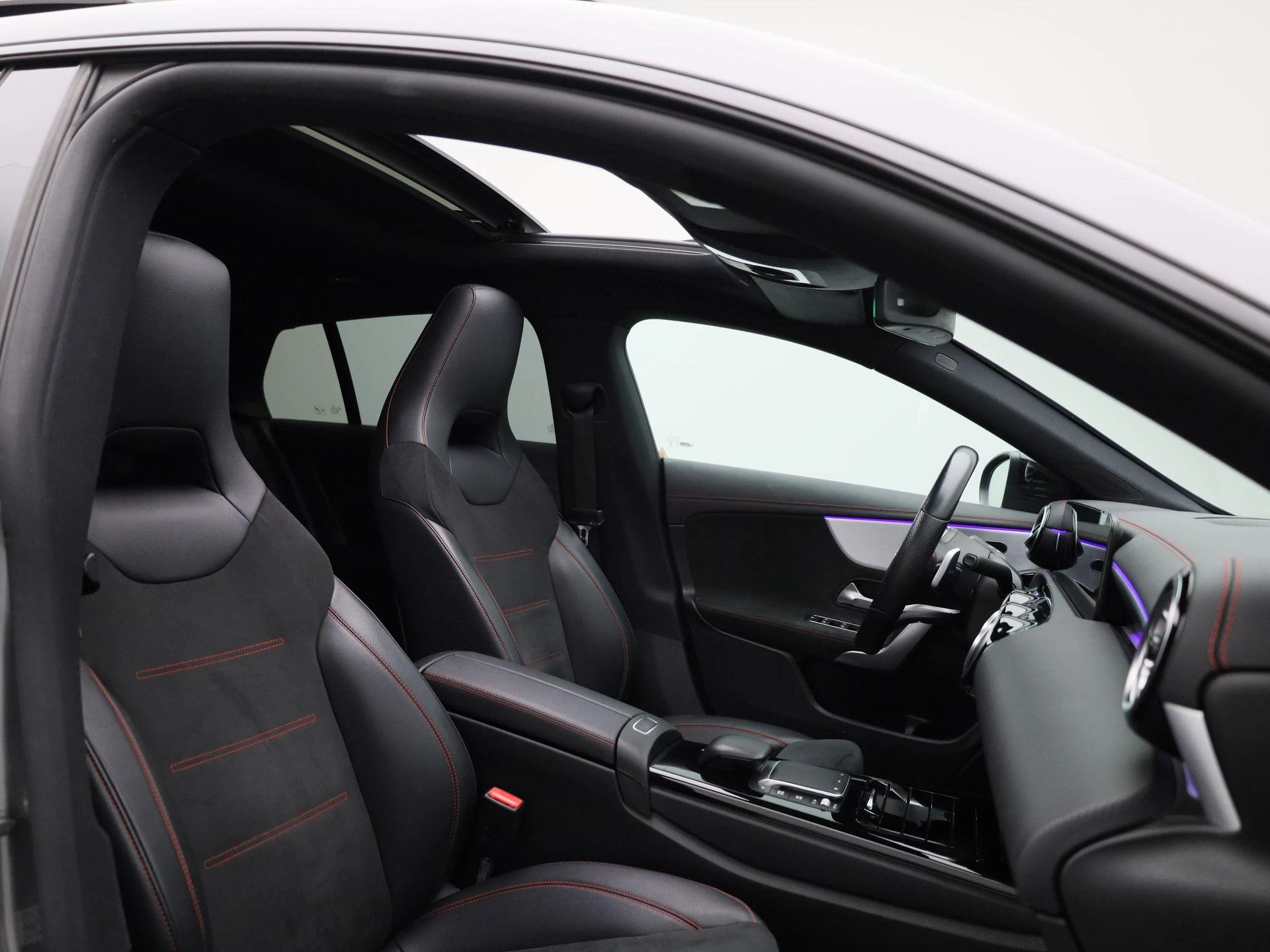 Mercedes-Benz-CLA-image-37