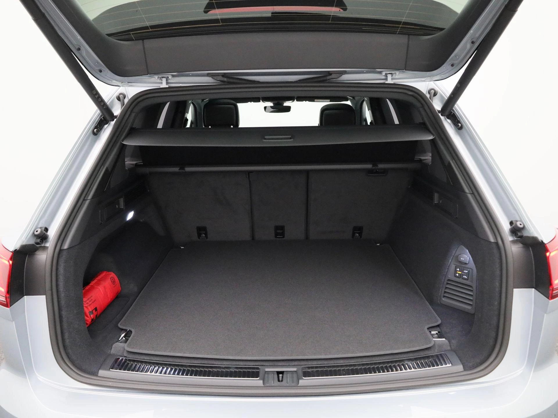 Volkswagen-Touareg-image-11