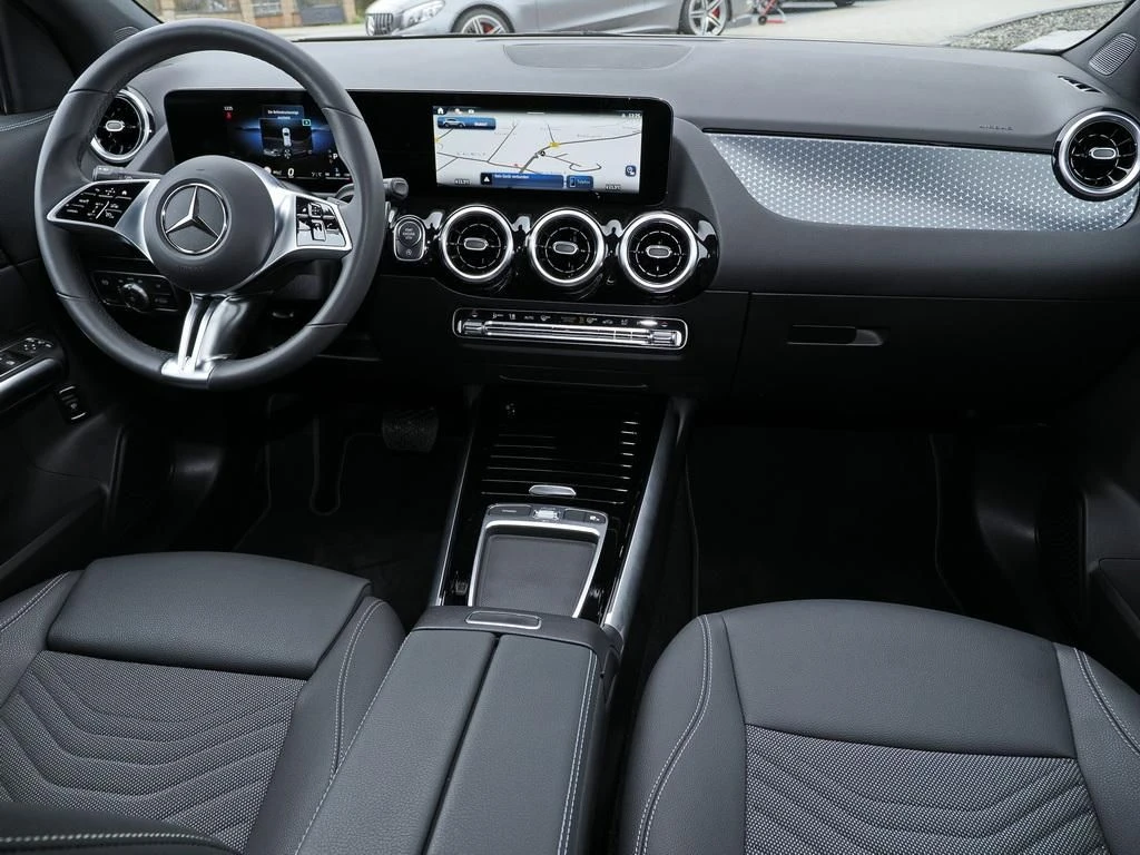 Mercedes-Benz-GLA 200 d-image-10