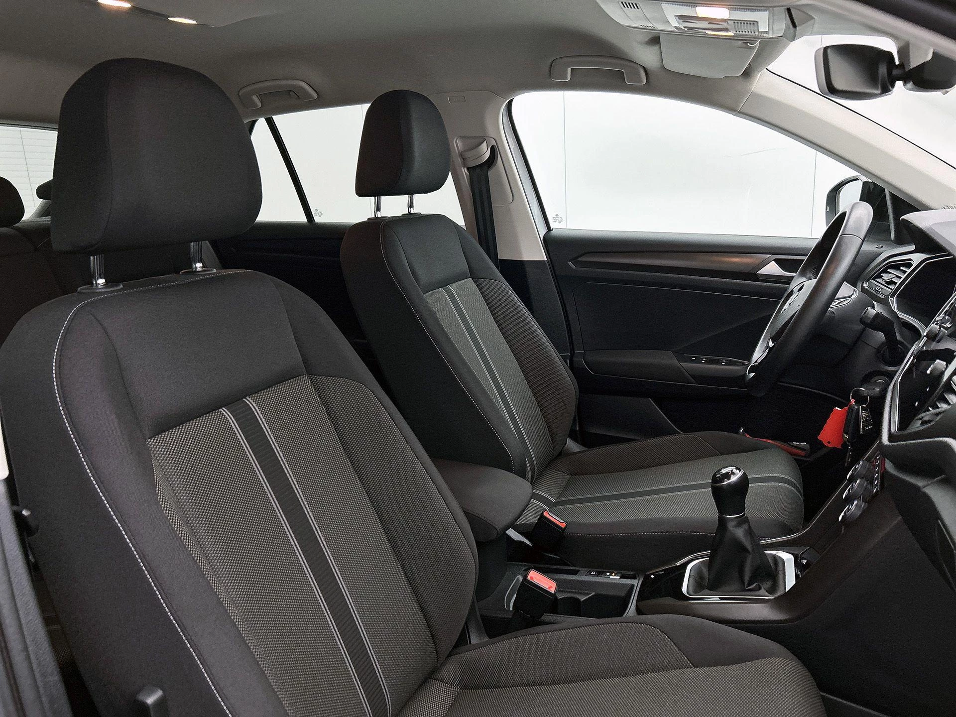 Volkswagen-T-Roc-image-34