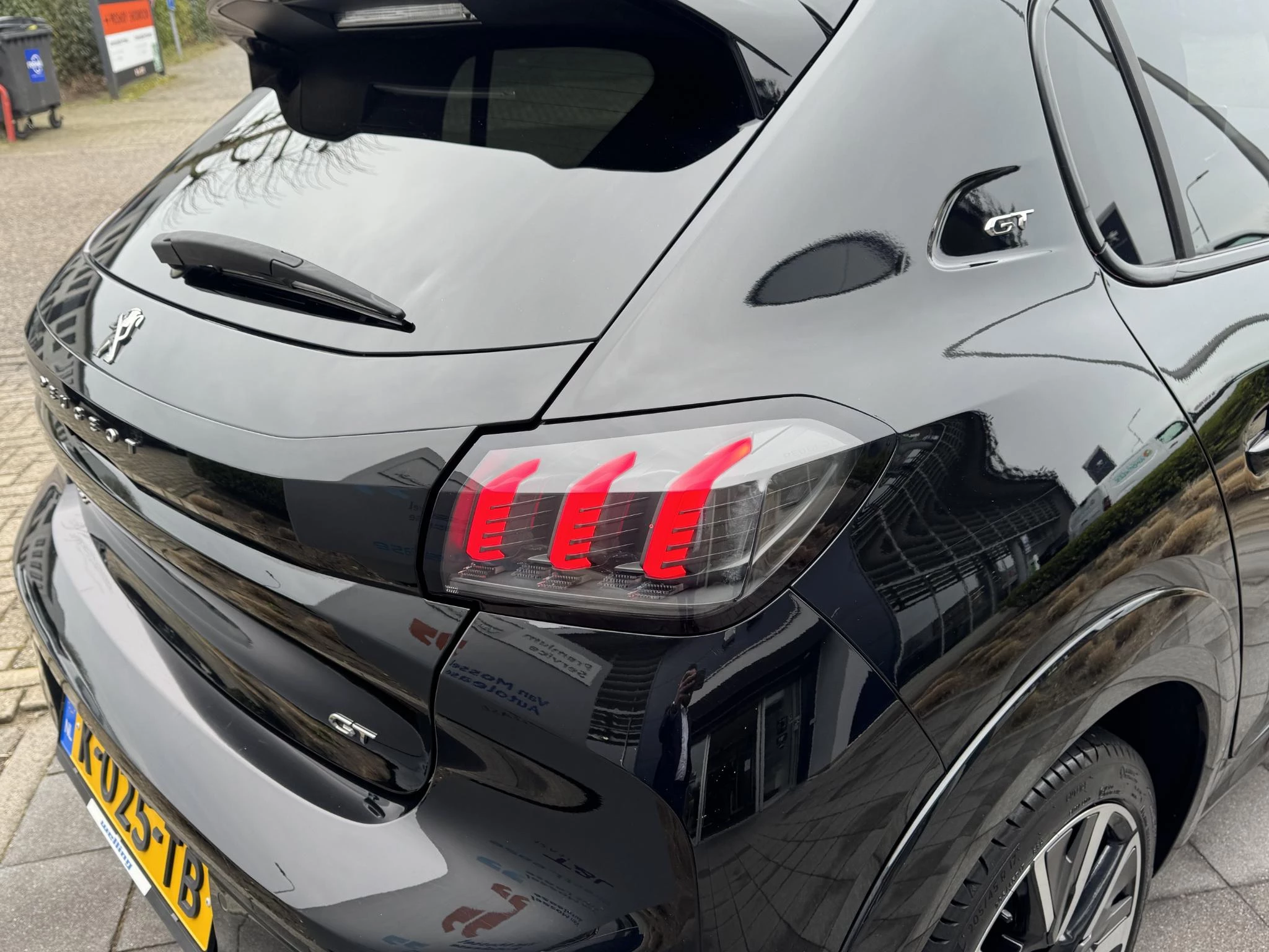 Peugeot-208-image-12