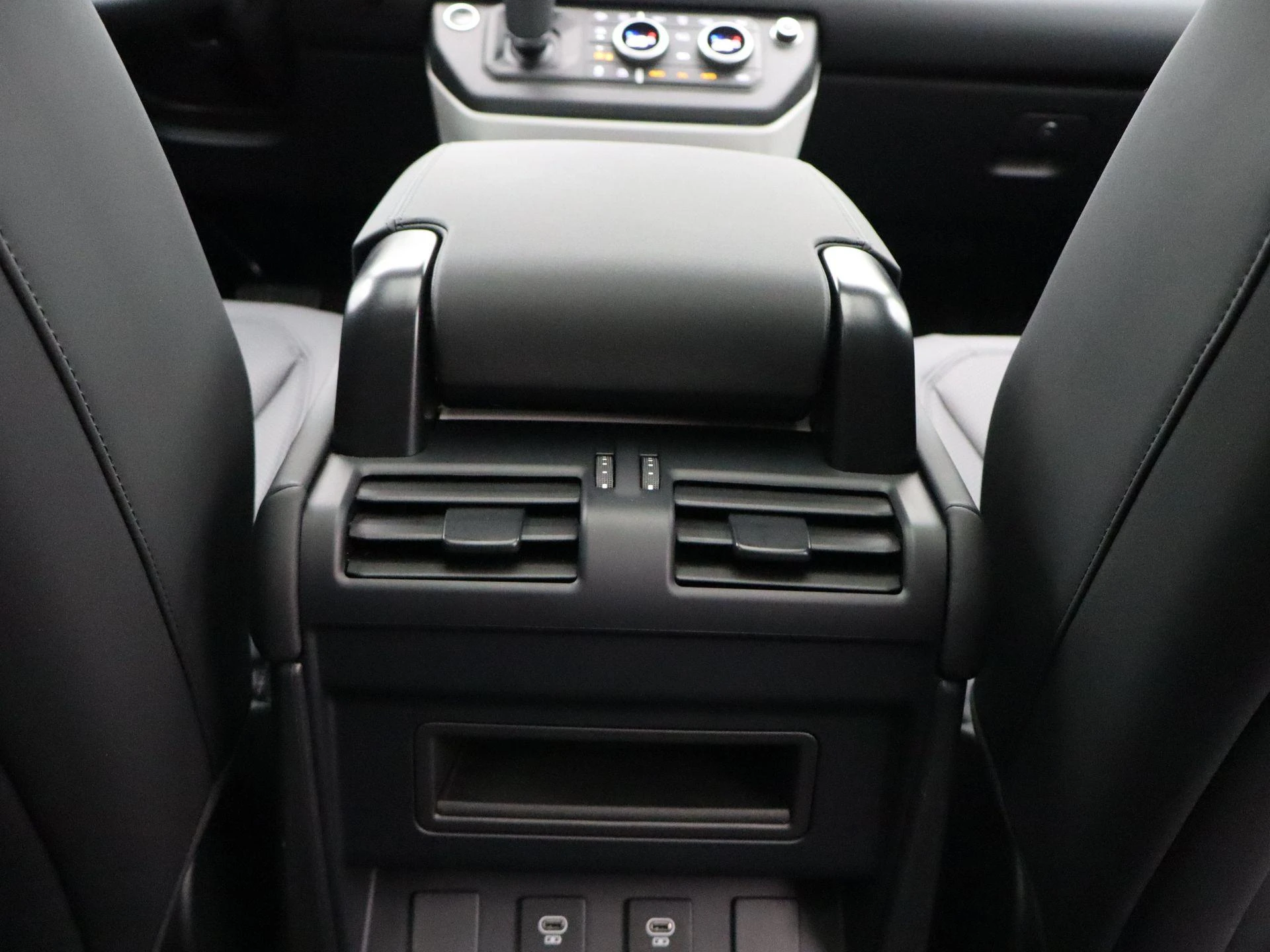 Land Rover-Defender-image-34