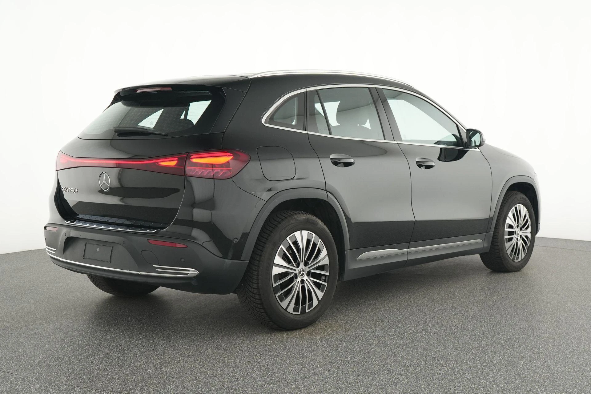 Mercedes-Benz-EQA-image-3