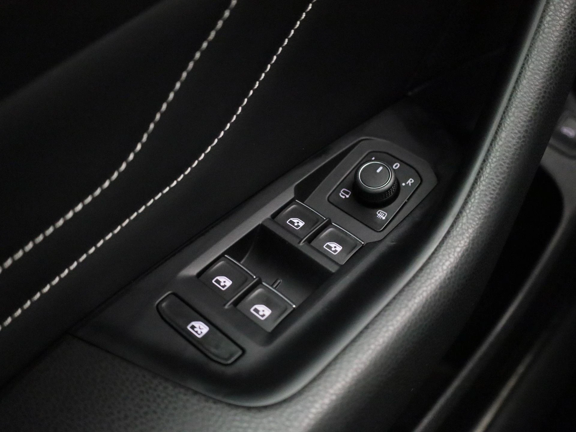 Volkswagen-Passat-image-26