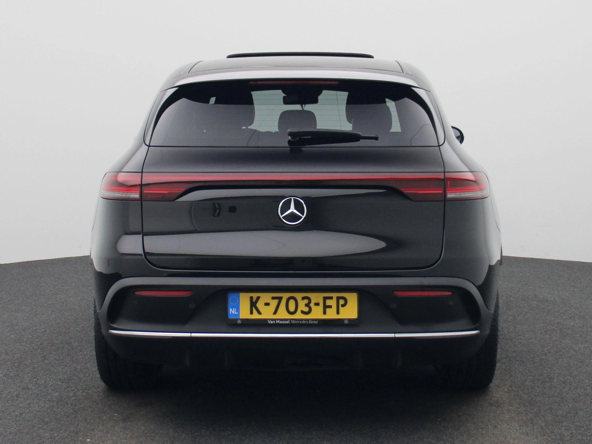 Mercedes-Benz-EQC-image-5