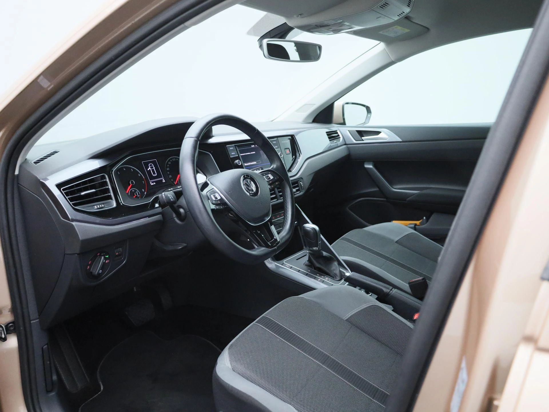 Volkswagen-Polo-image-23