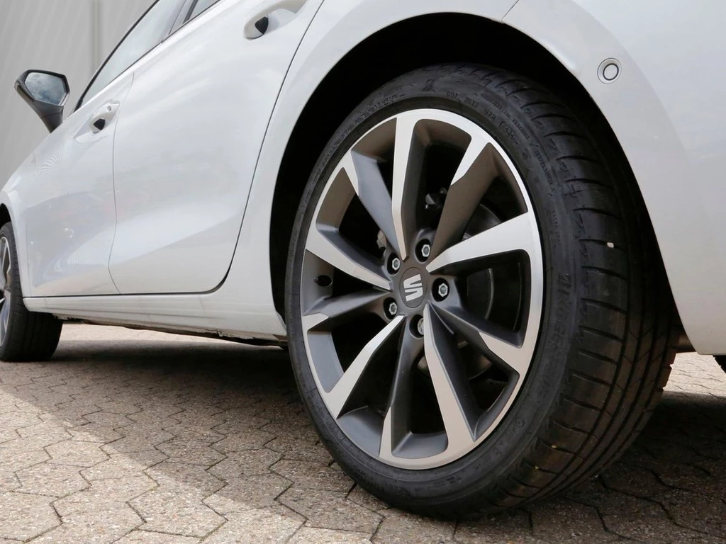 SEAT Leon FR 1.5 e TSI UPE 42.725 Business 18" Navi