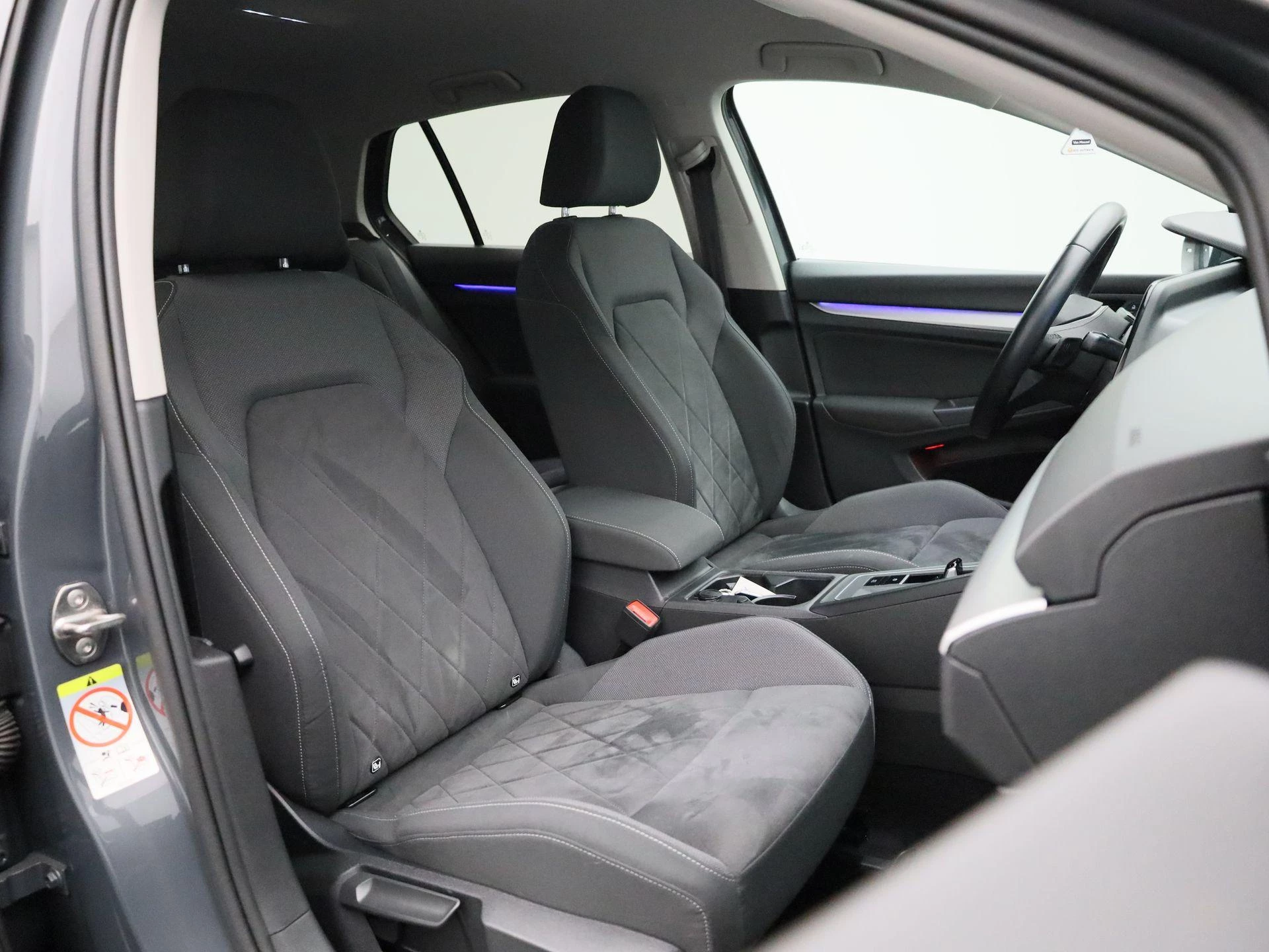 Volkswagen-Golf-image-38