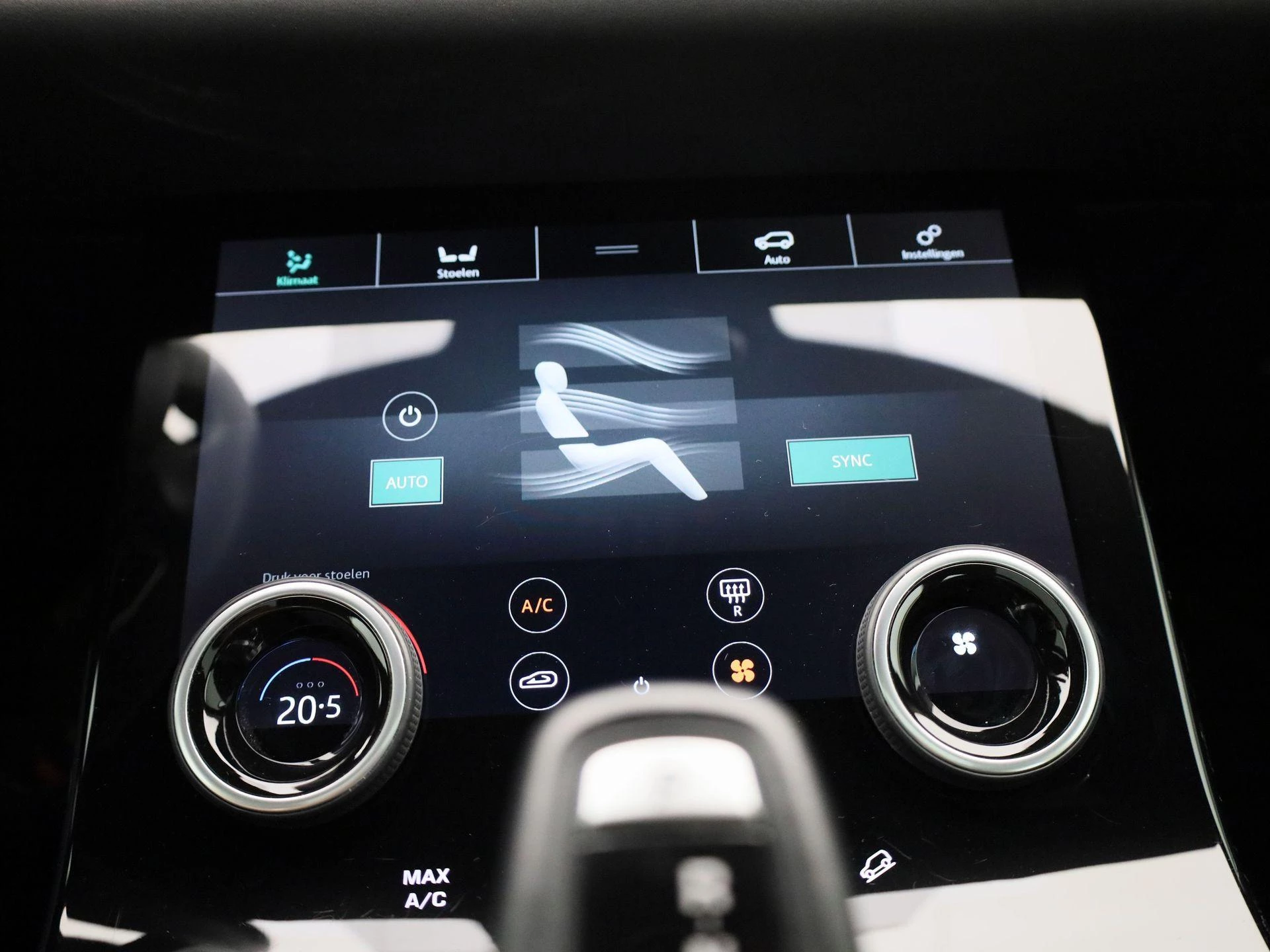 Land Rover-Range Rover Evoque-image-18