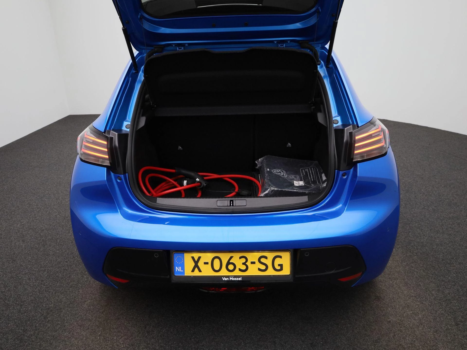 Peugeot-e-208-image-10