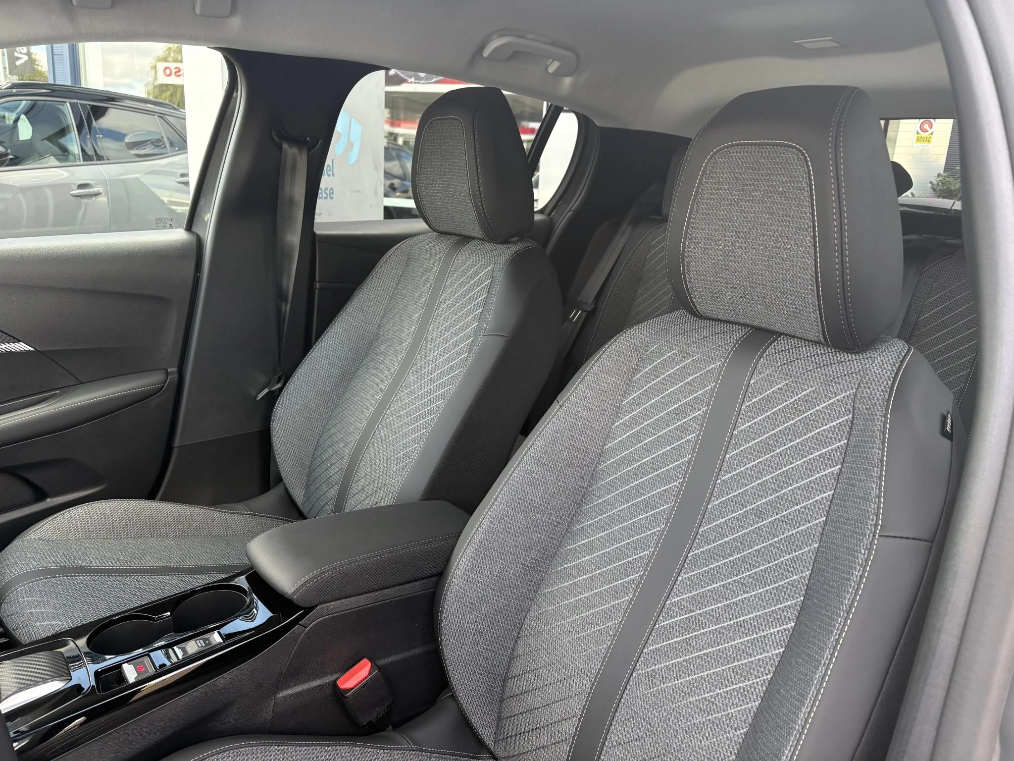 Peugeot-208-image-9