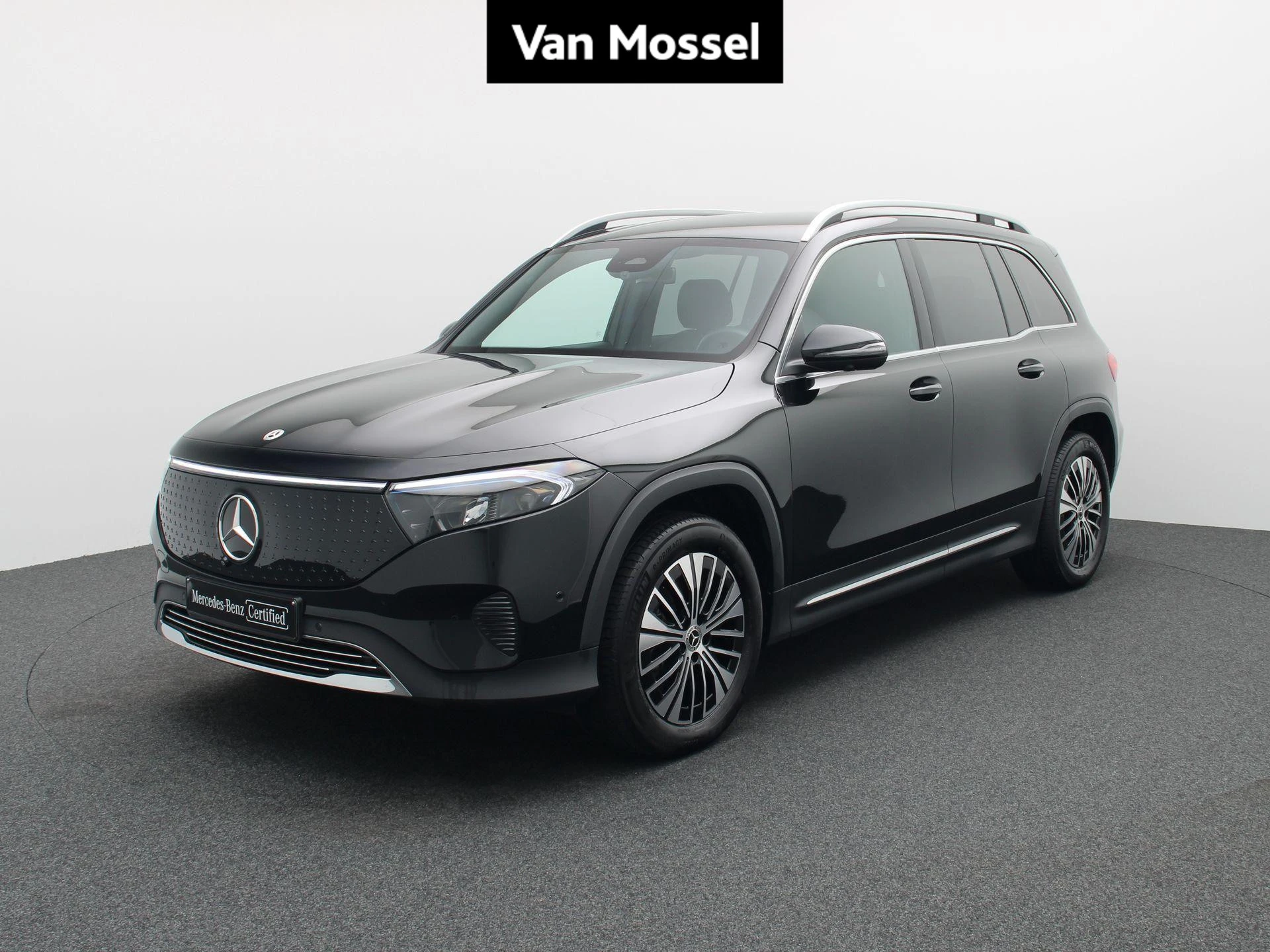 Mercedes-Benz-EQB-image-0