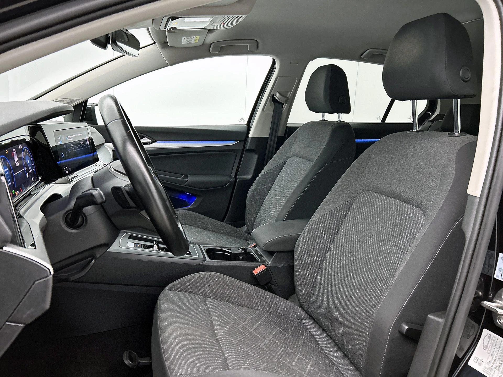 Volkswagen-Golf-image-28