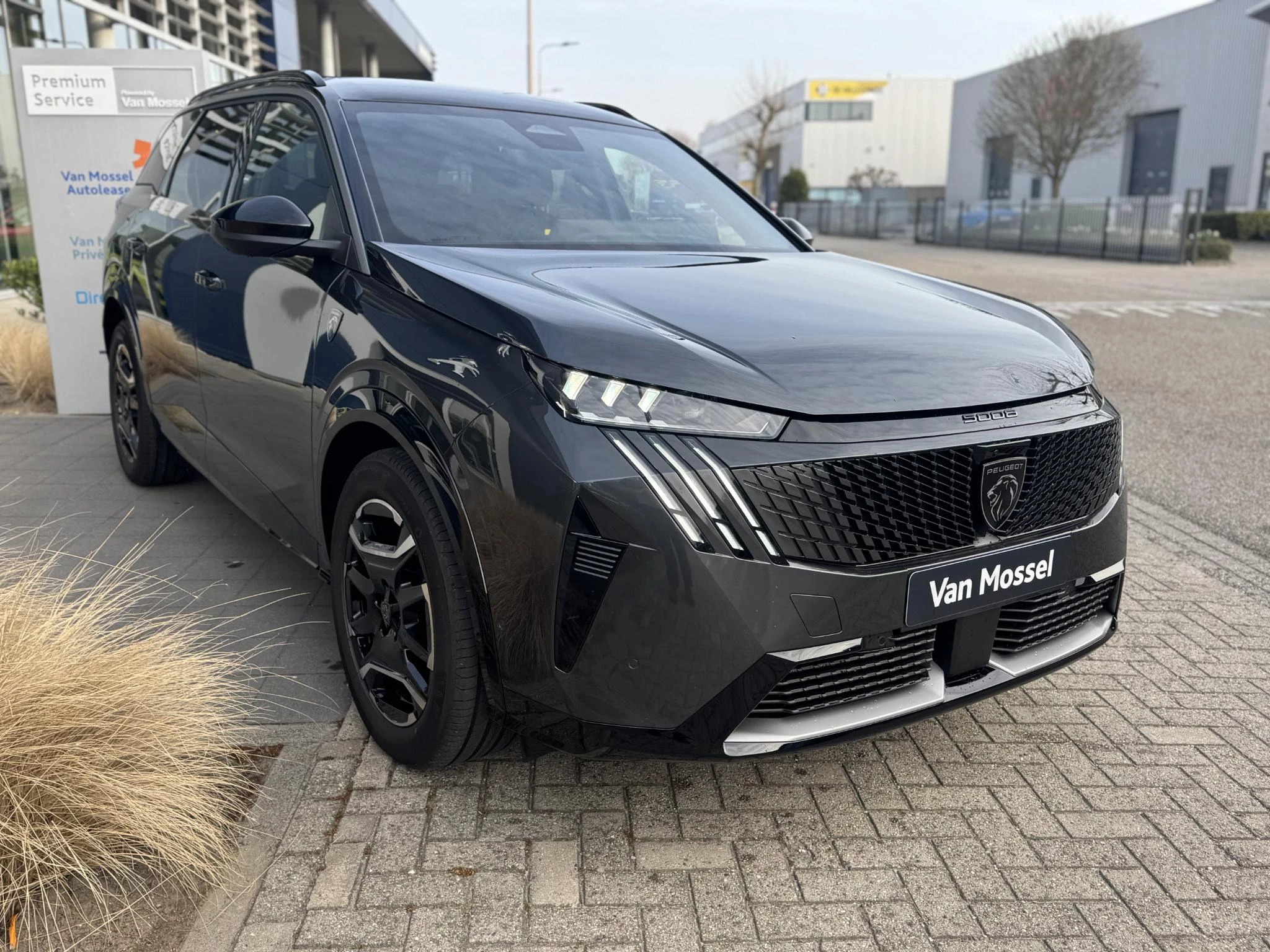 Peugeot-e-5008-image-5