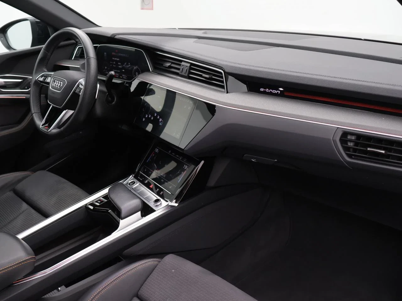 Audi e-tron Audi e-tron Competition 55 QUATTRO 408PK *AUTOMAAT*PANODAK*3X-S LINE*LEDER*ALCANTARA*B&O*360° CAMERA*...*