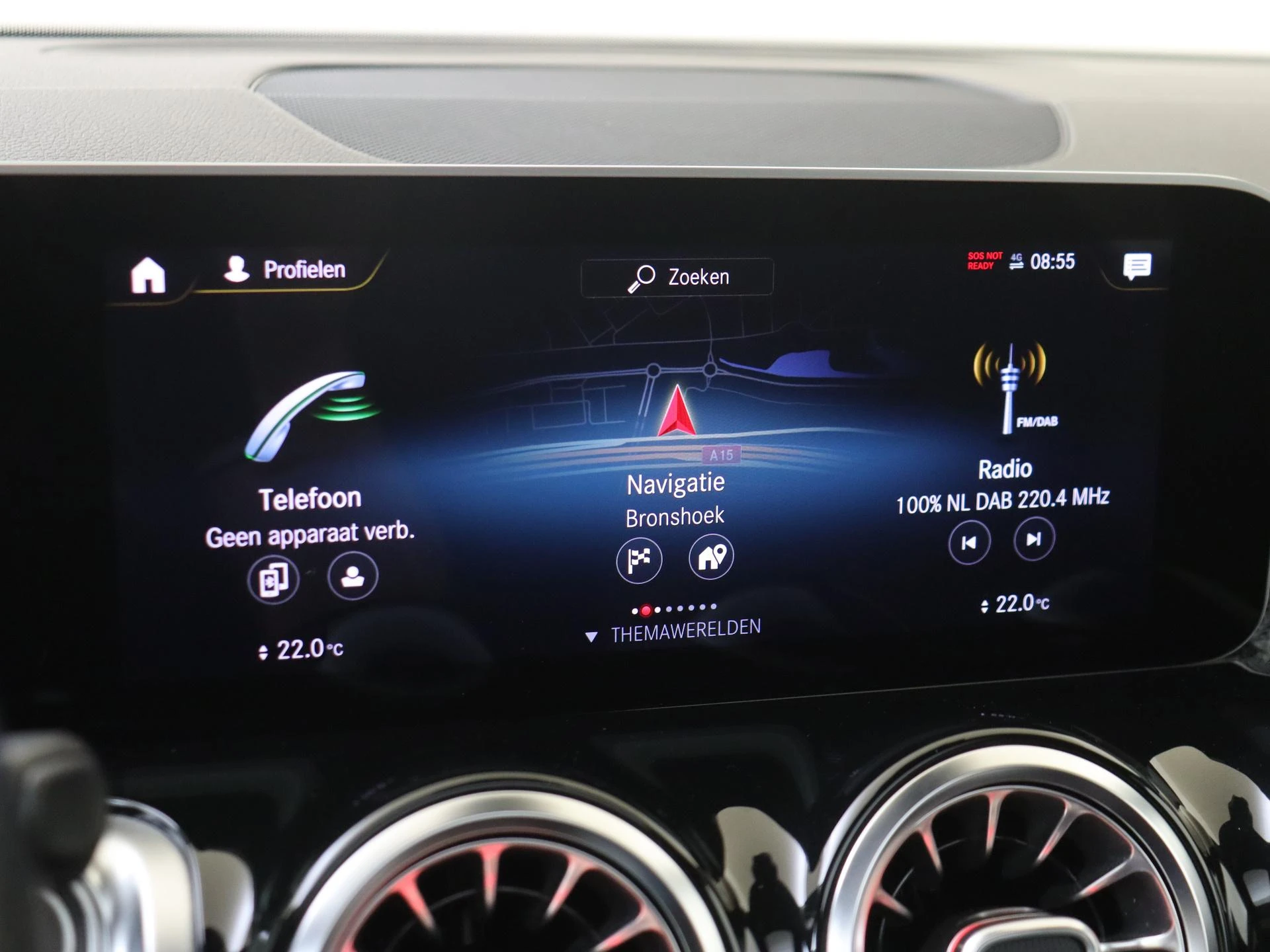 Mercedes-Benz-GLB-image-18